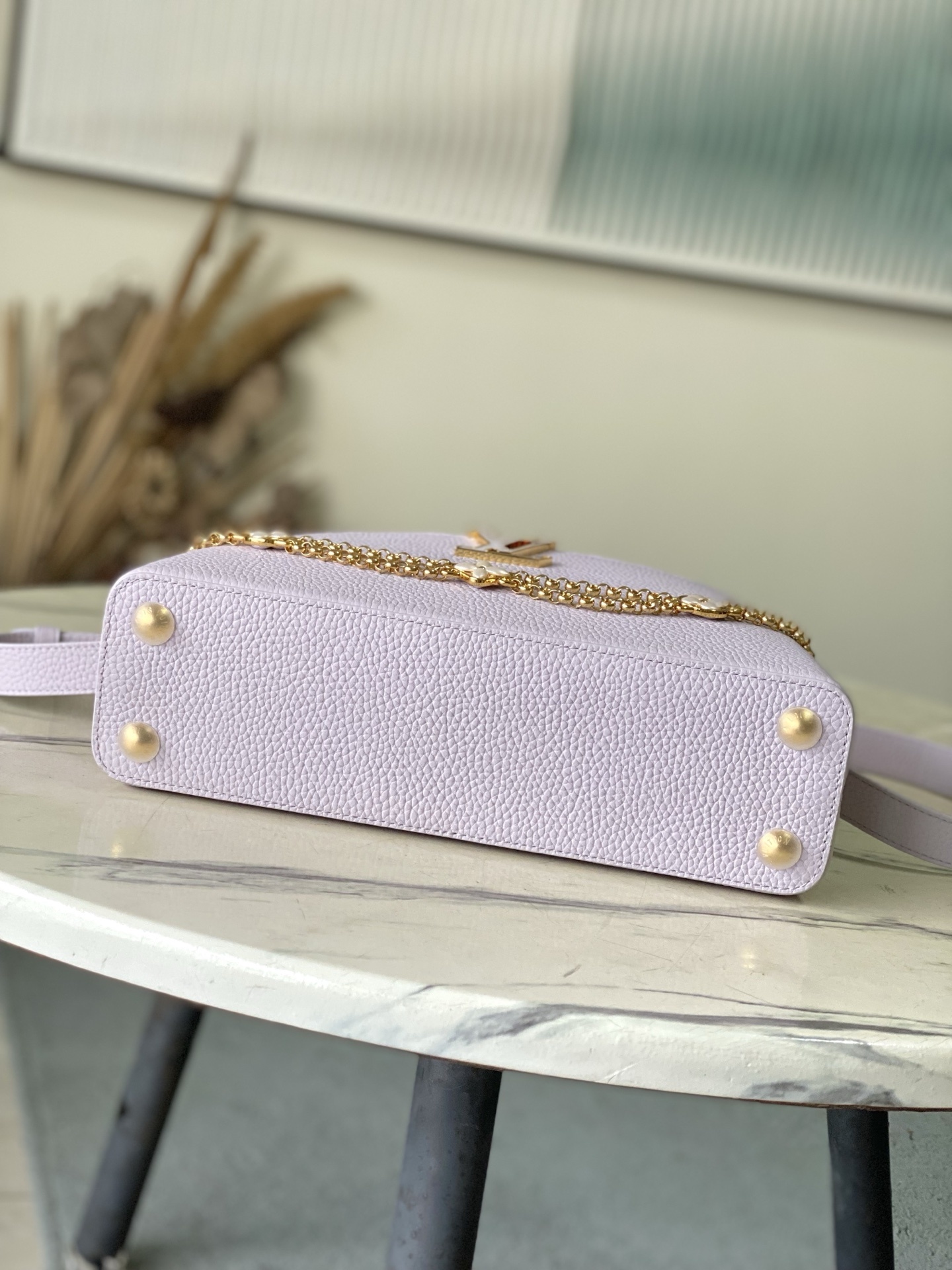 特级原厂皮 M25476 紫色小号 本款Capucines小号手袋向巴洛克风格珠宝汲取灵感,为链条融入贝