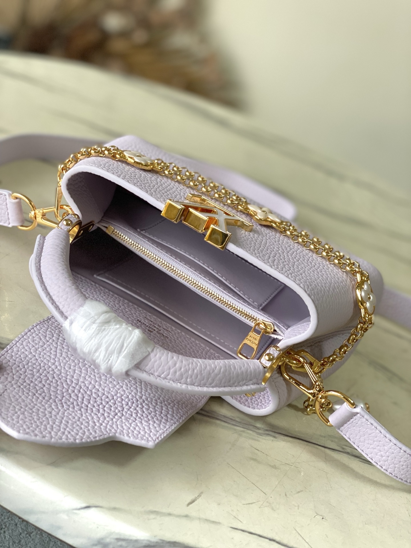 特级原厂皮 M25476 紫色迷你 本款Capucines迷你手袋向巴洛克风格珠宝汲取灵感,为链条融入贝