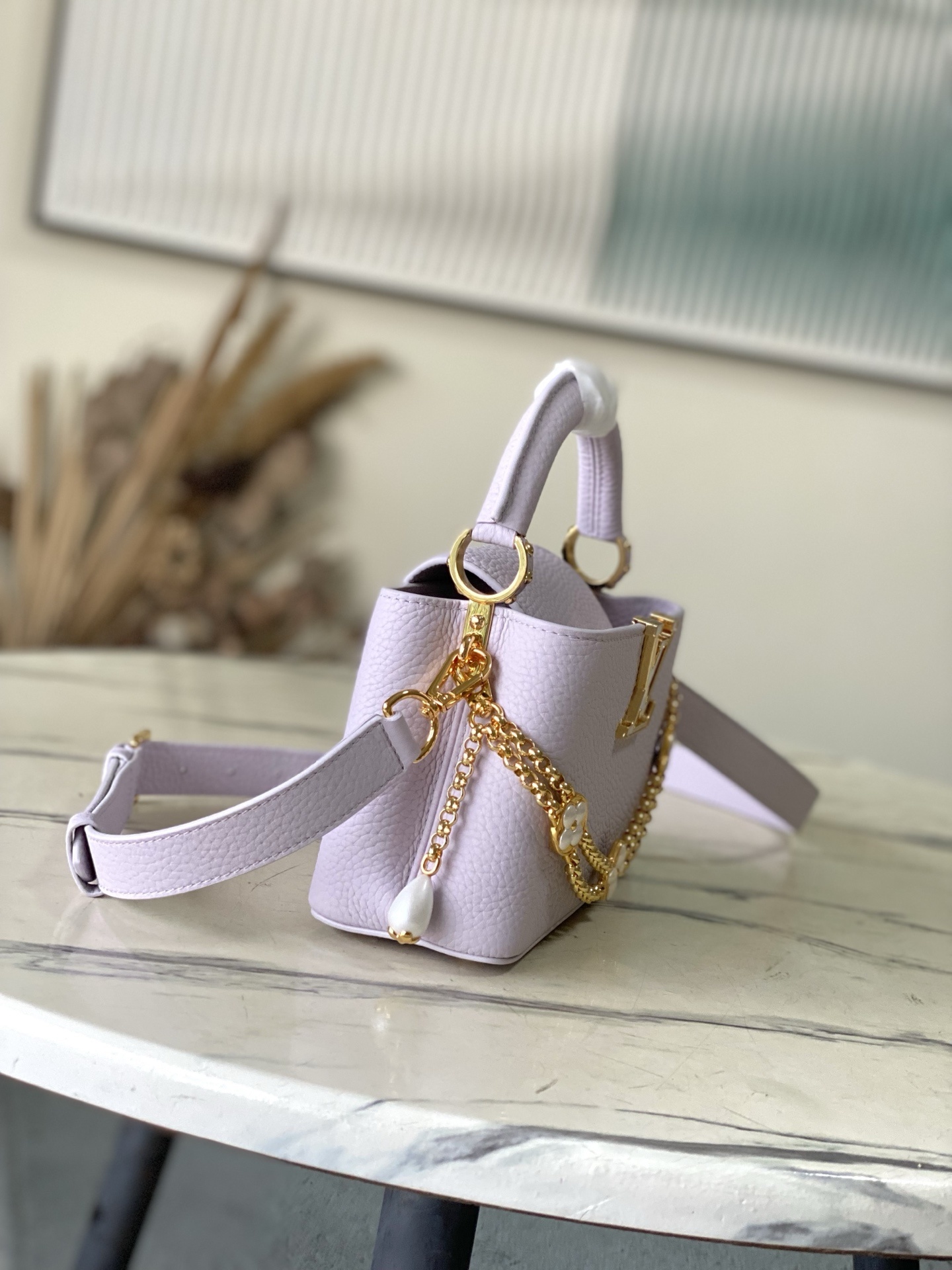 特级原厂皮 M25476 紫色迷你 本款Capucines迷你手袋向巴洛克风格珠宝汲取灵感,为链条融入贝