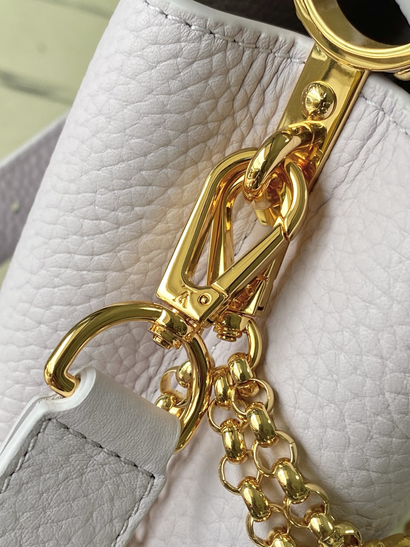 特级原厂皮 M25476 紫色迷你 本款Capucines迷你手袋向巴洛克风格珠宝汲取灵感,为链条融入贝