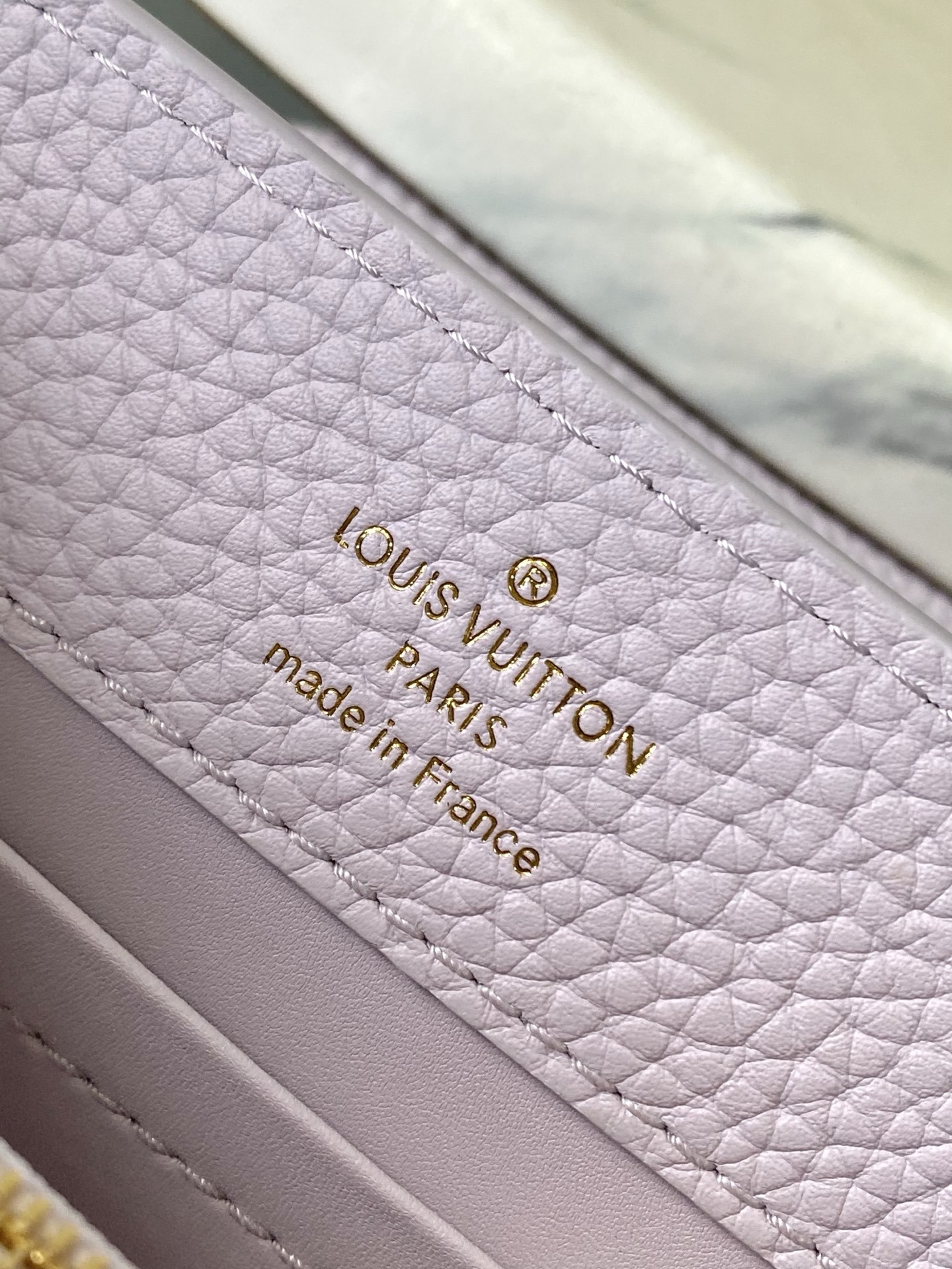 特级原厂皮 M25476 紫色迷你 本款Capucines迷你手袋向巴洛克风格珠宝汲取灵感,为链条融入贝