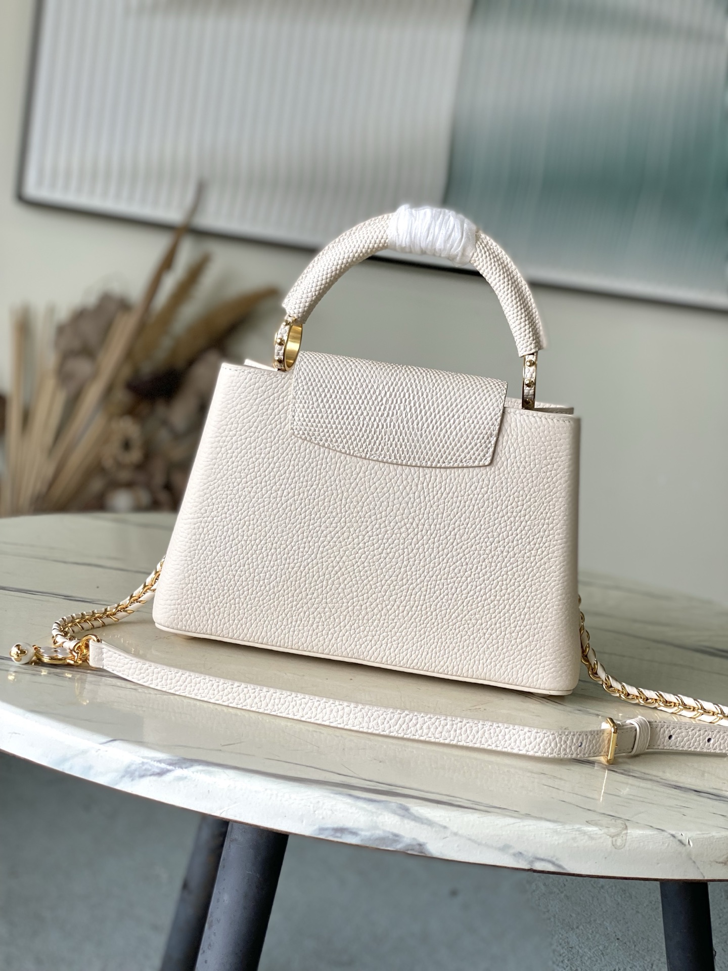 特级原厂皮 M25611 小号 本款Nano手袋出自Capucines Daydream系列,为Taur