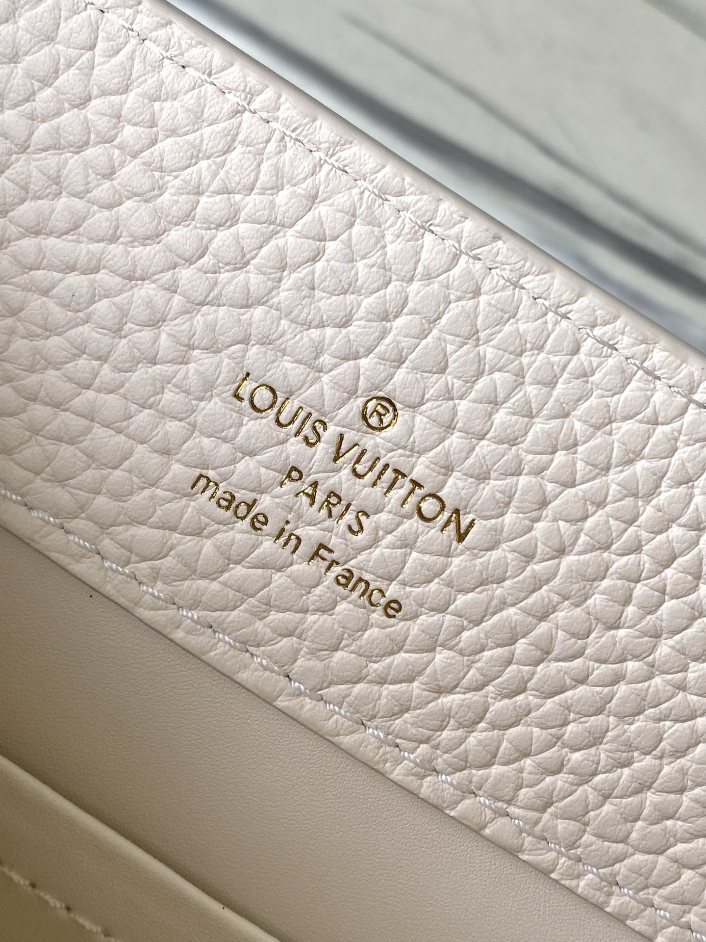 特级原厂皮 M25611 小号 本款Nano手袋出自Capucines Daydream系列,为Taur