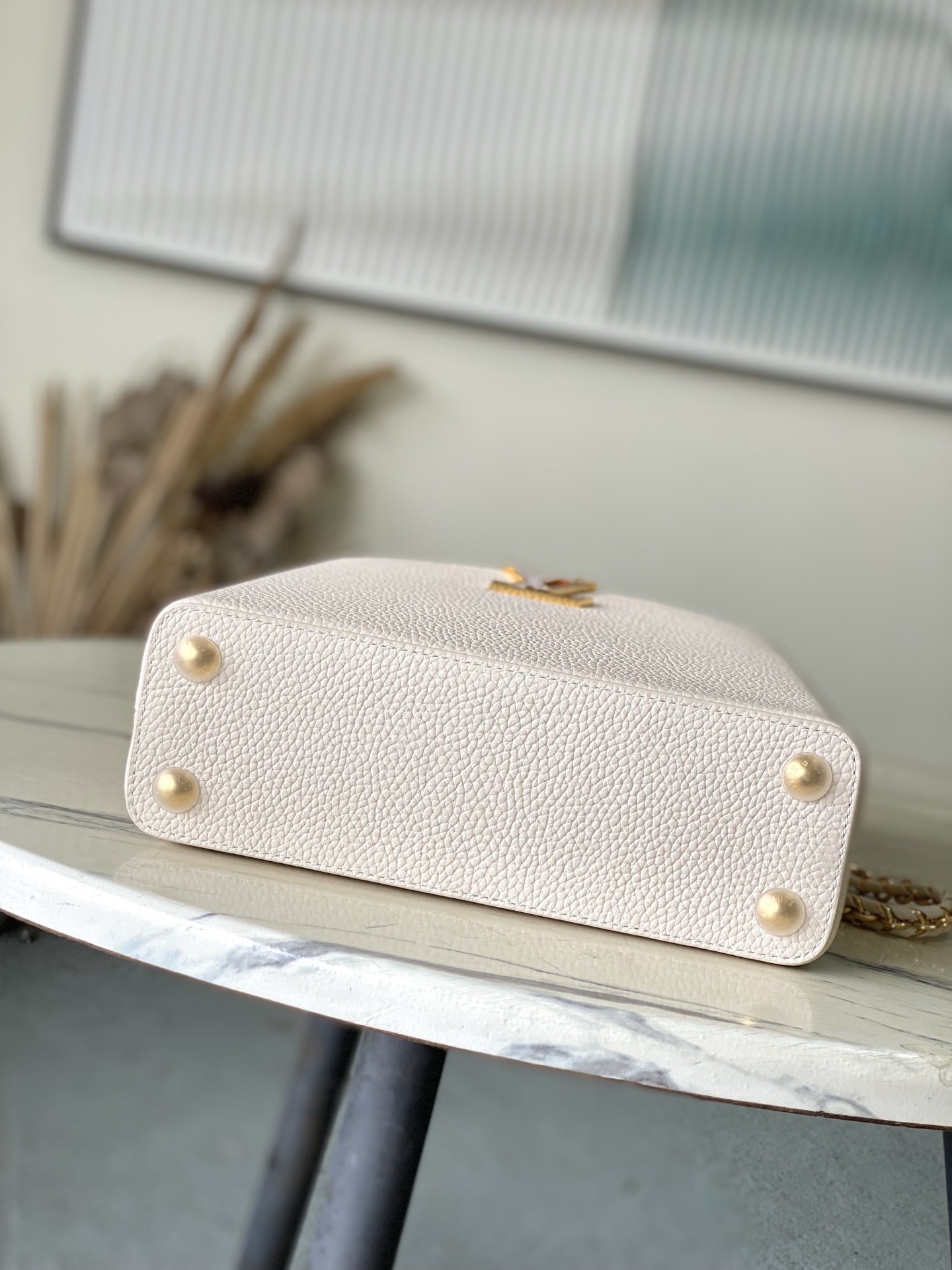 特级原厂皮 M25611 小号 本款Nano手袋出自Capucines Daydream系列,为Taur