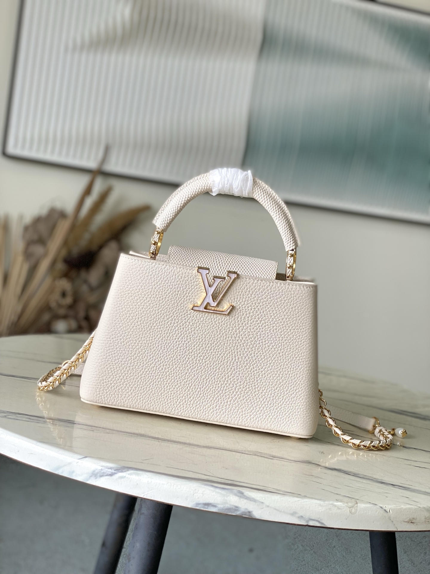 特级原厂皮 M25611 小号 本款Nano手袋出自Capucines Daydream系列，为Taur