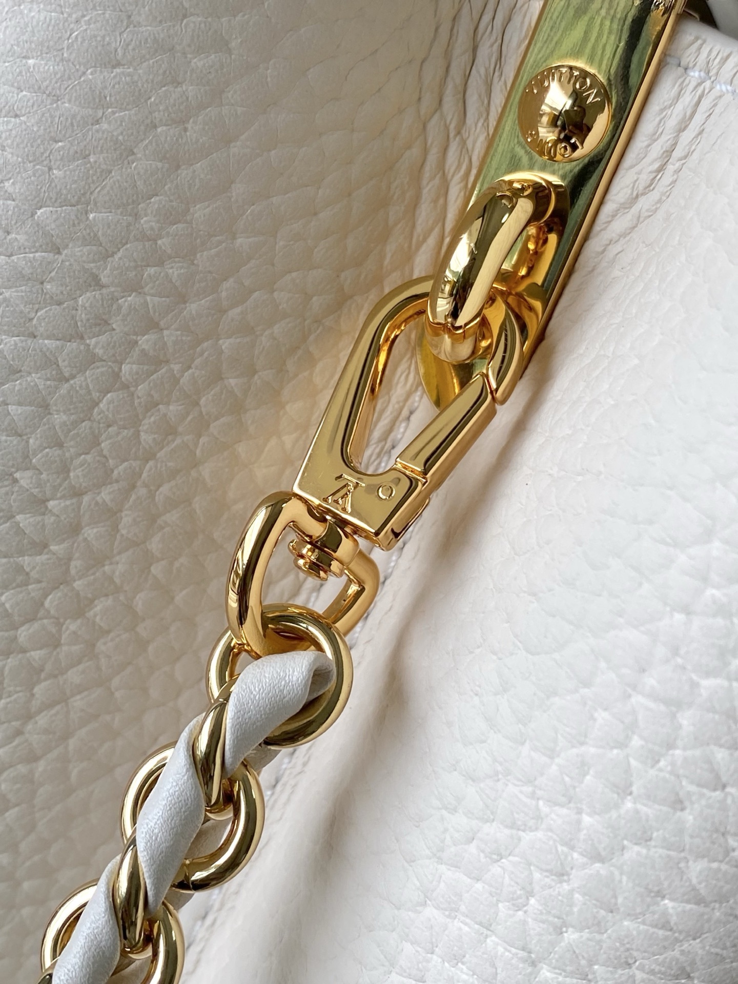 特级原厂皮 M25611 小号 本款Nano手袋出自Capucines Daydream系列,为Taur