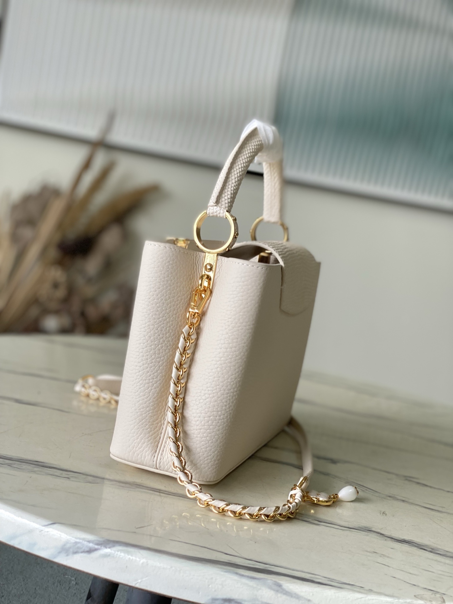 特级原厂皮 M25611 小号 本款Nano手袋出自Capucines Daydream系列,为Taur