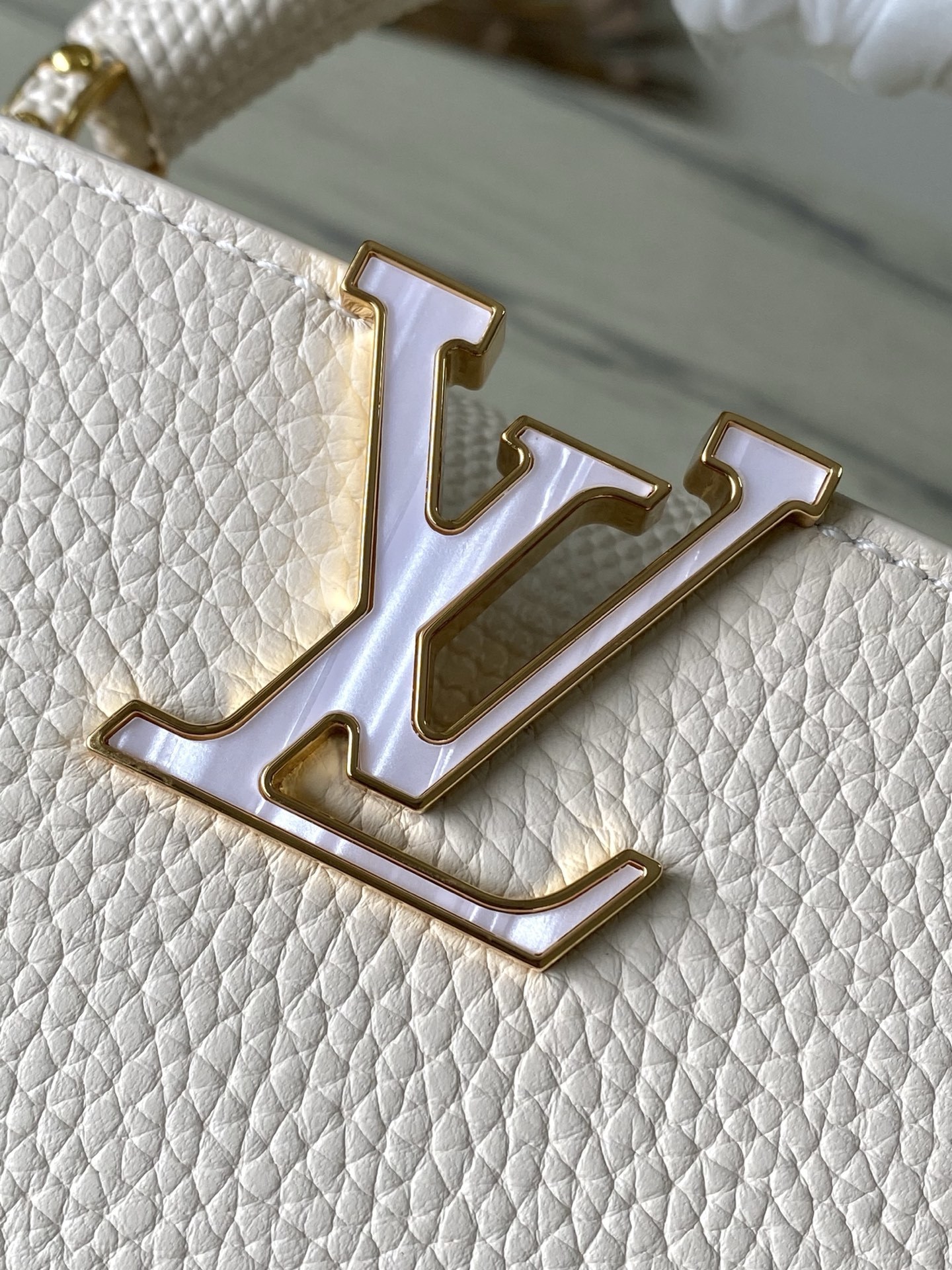 特级原厂皮 M25611 迷你 本款Nano手袋出自Capucines Daydream系列,为Taur