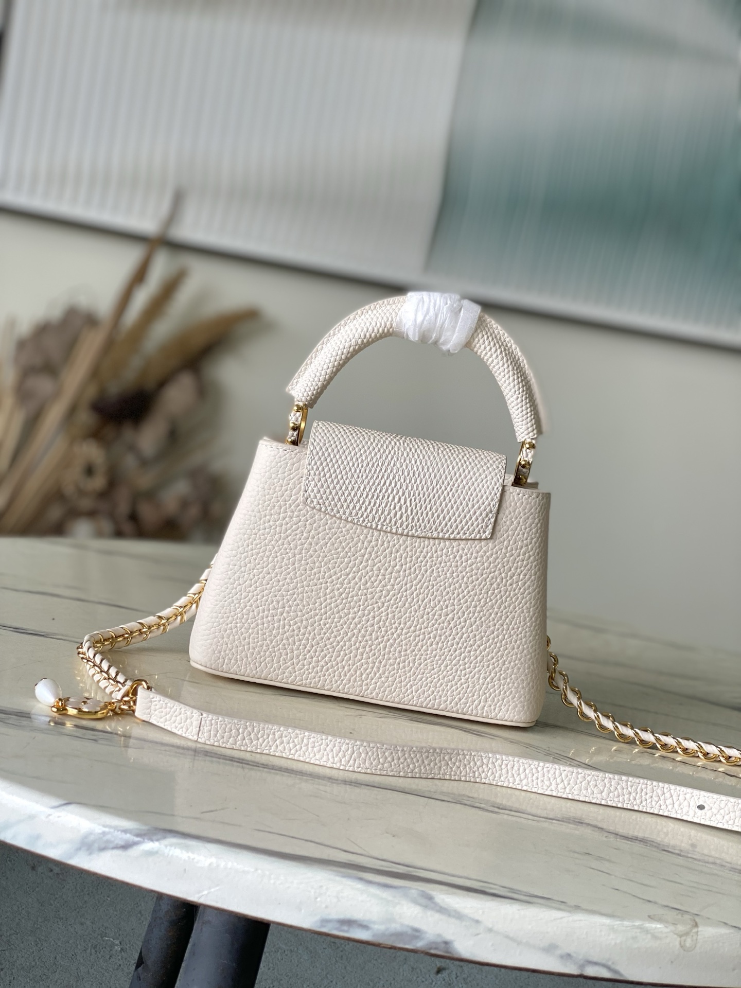 特级原厂皮 M25611 迷你 本款Nano手袋出自Capucines Daydream系列,为Taur