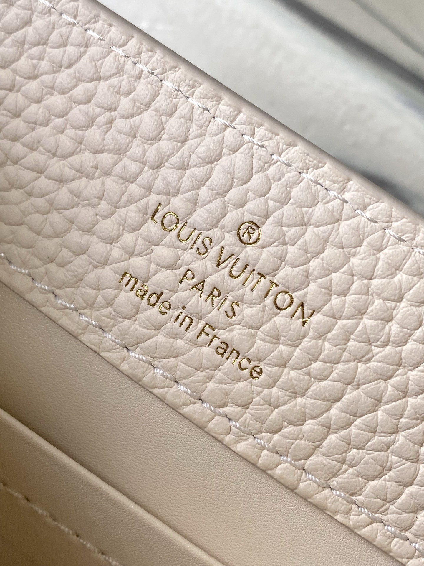 特级原厂皮 M25611 迷你 本款Nano手袋出自Capucines Daydream系列,为Taur