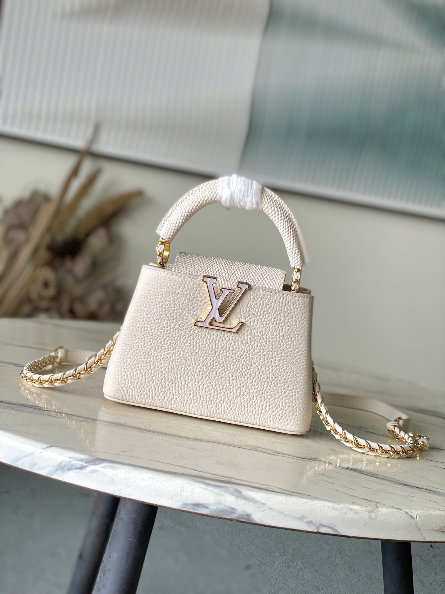 特级原厂皮 M25611 迷你 本款Nano手袋出自Capucines Daydream系列，为Taur