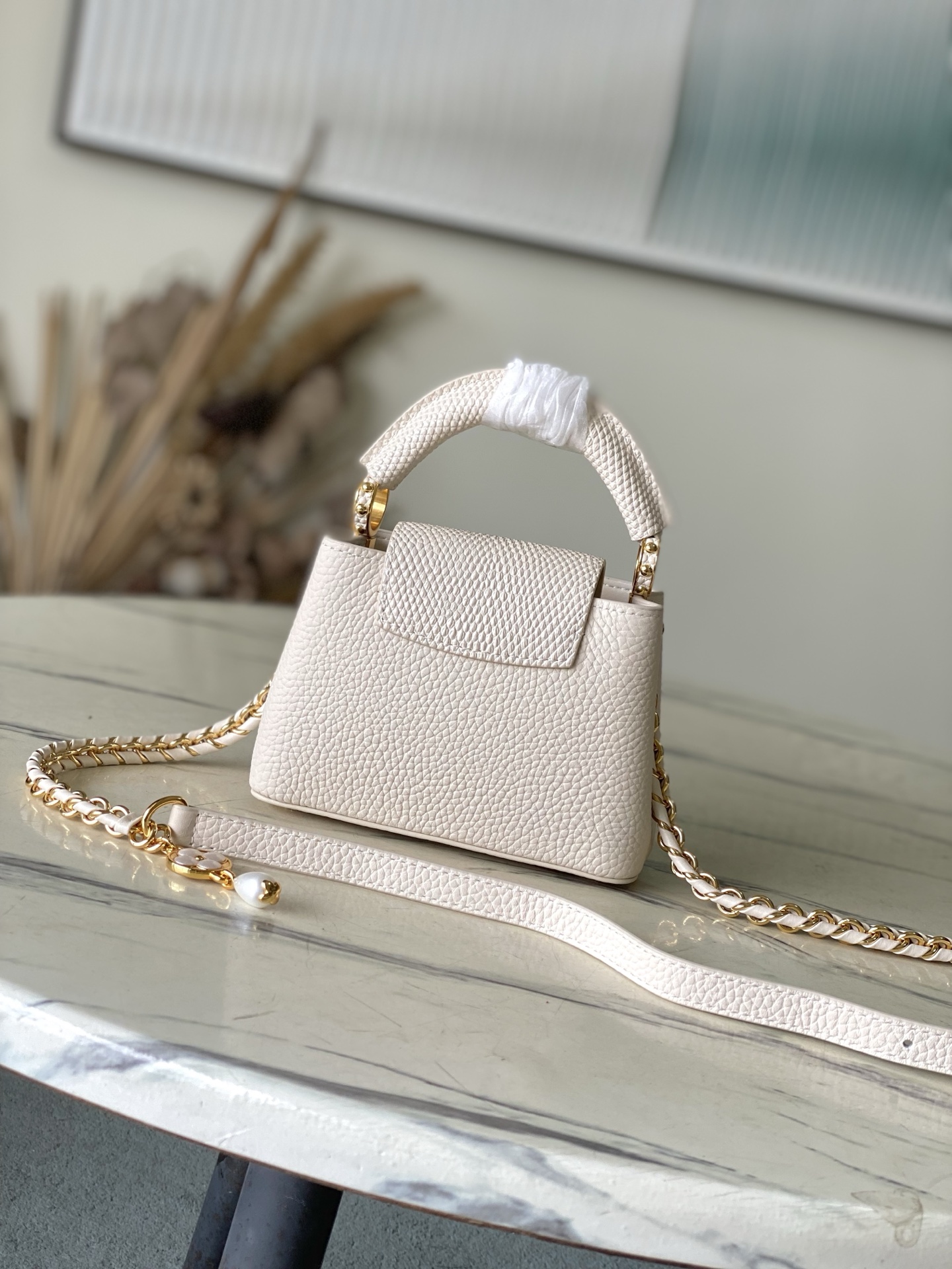 特级原厂皮 M25611 超迷你 本款Nano手袋出自Capucines Daydream系列,为Tau