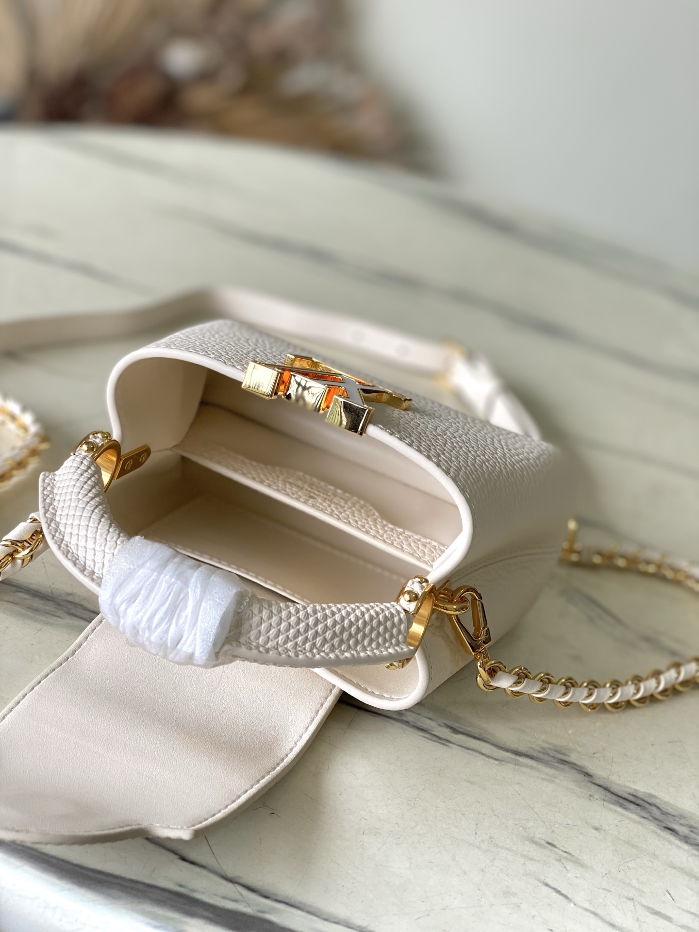 特级原厂皮 M25611 超迷你 本款Nano手袋出自Capucines Daydream系列,为Tau