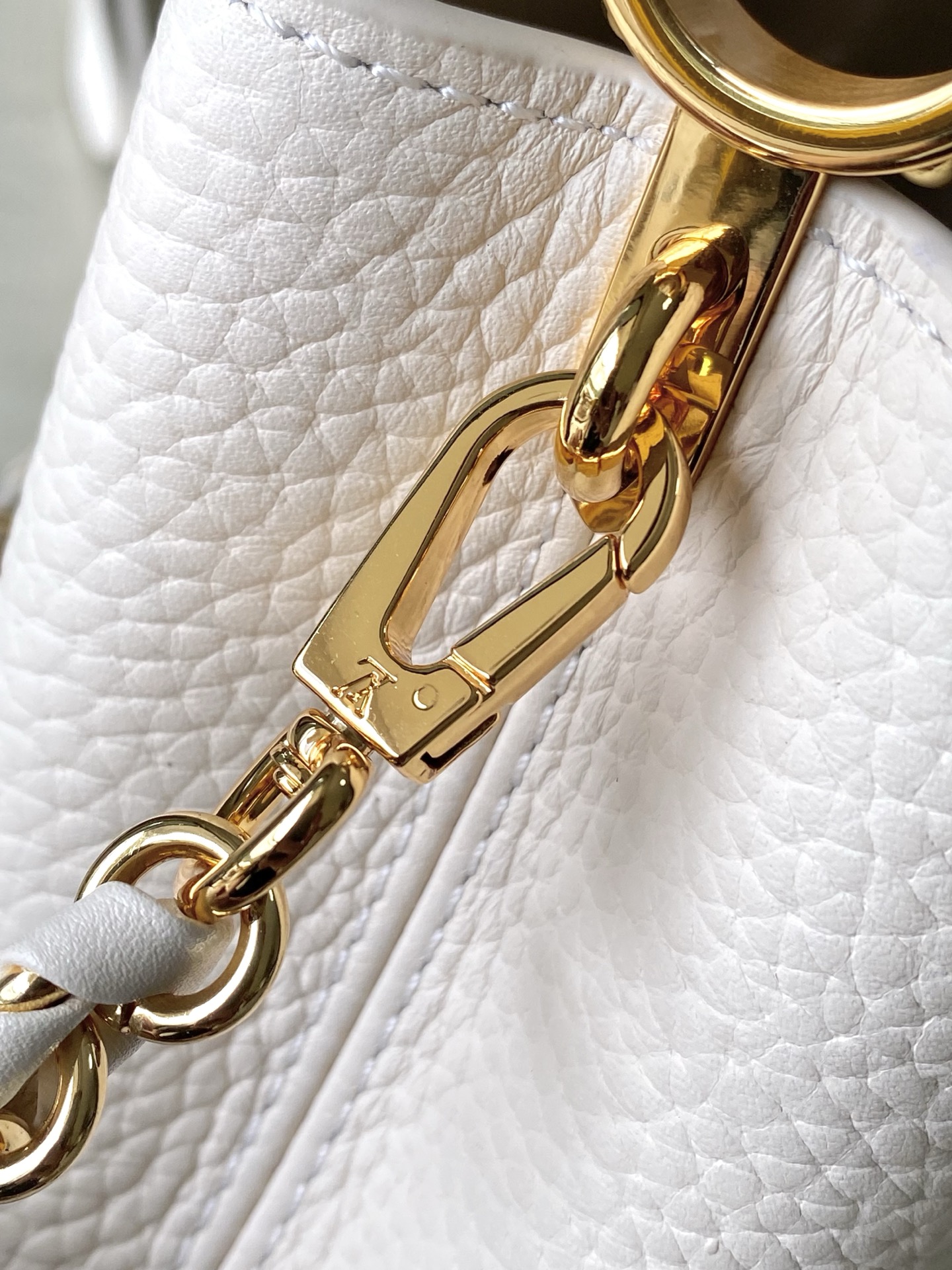 特级原厂皮 M25611 超迷你 本款Nano手袋出自Capucines Daydream系列,为Tau