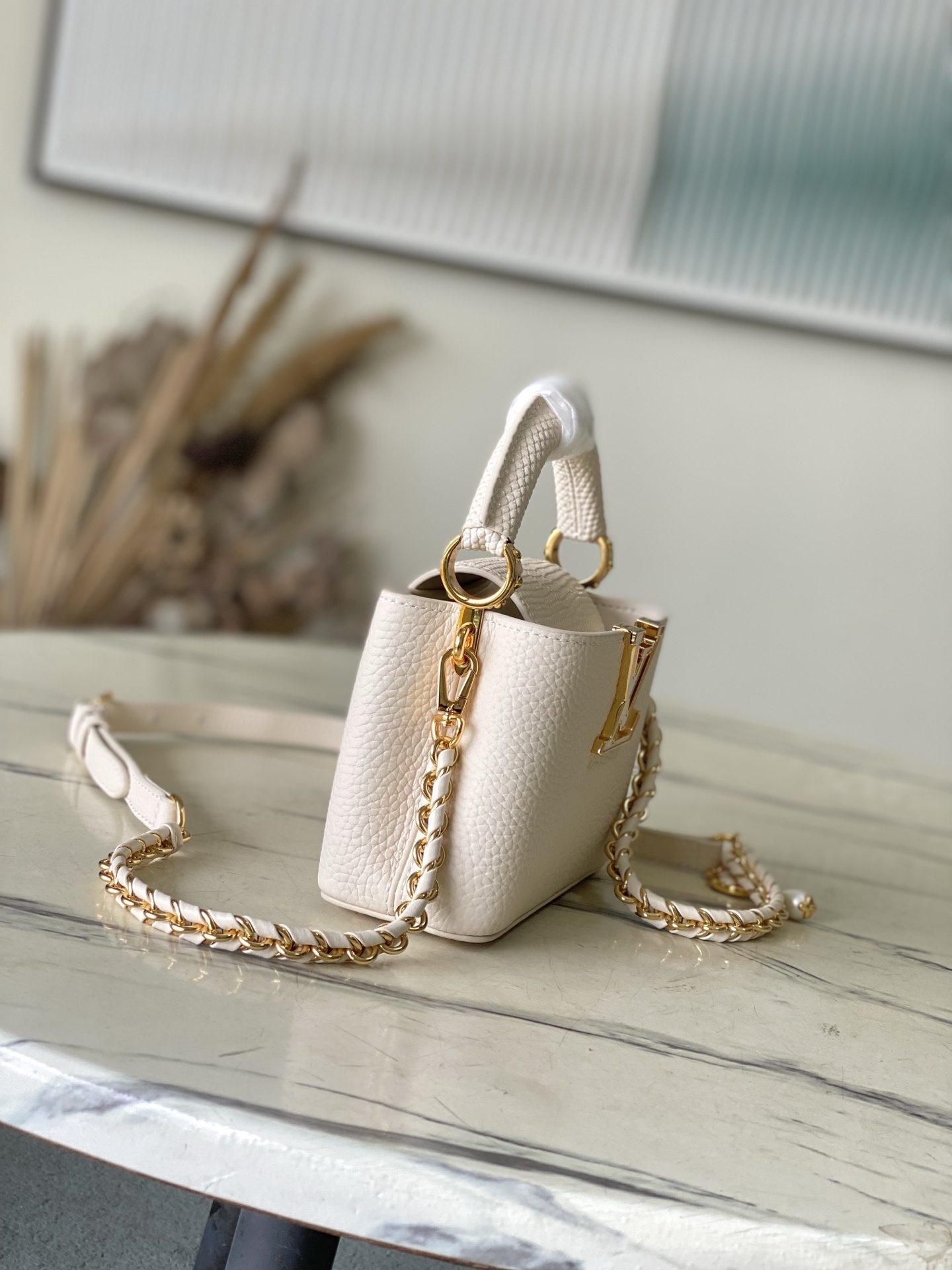 特级原厂皮 M25611 超迷你 本款Nano手袋出自Capucines Daydream系列,为Tau