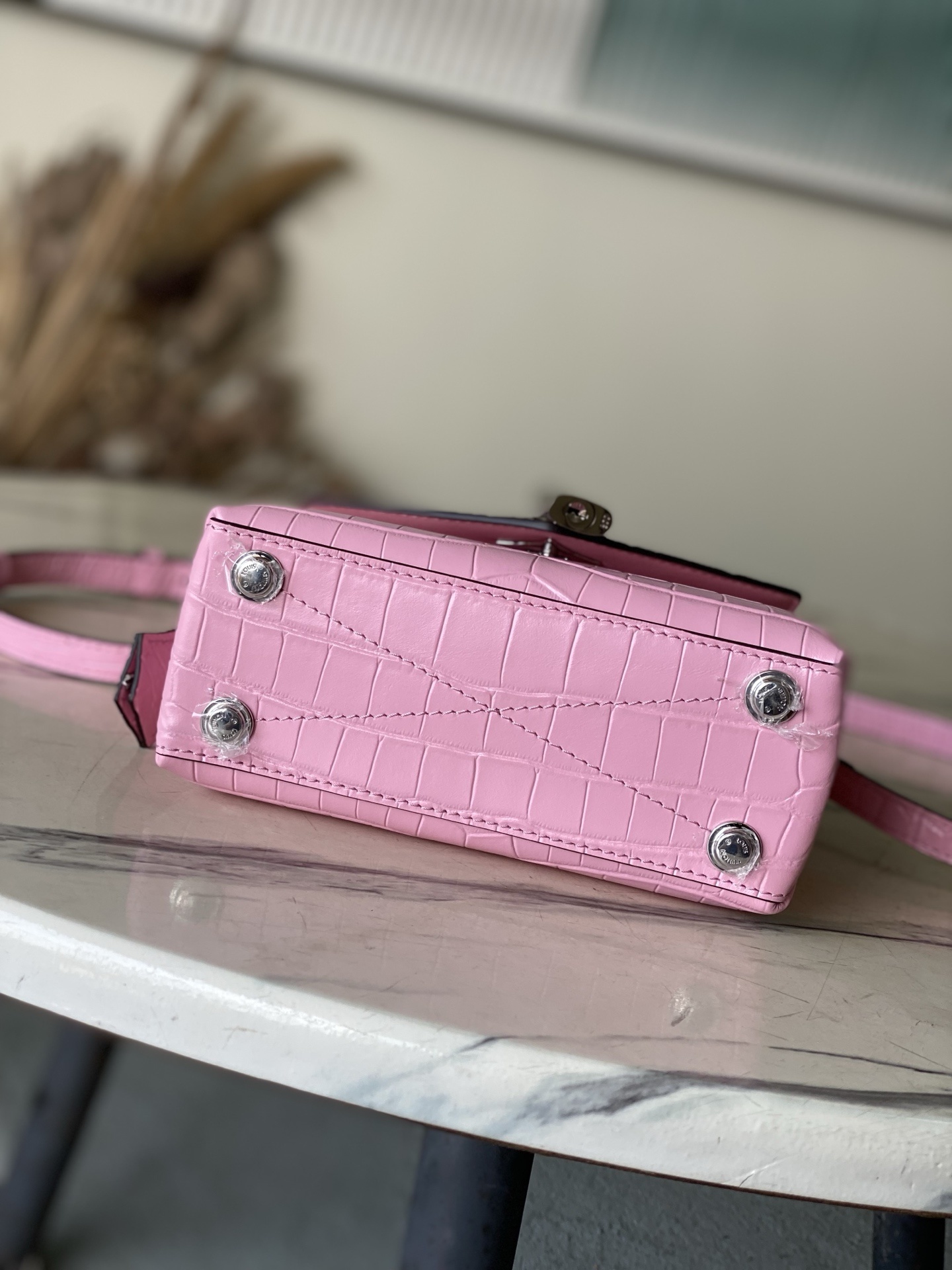 特级原厂皮 N80432 鳄鱼粉小号 Rose des Vents 小号手袋取材光滑与粒面小牛皮勾勒雅致