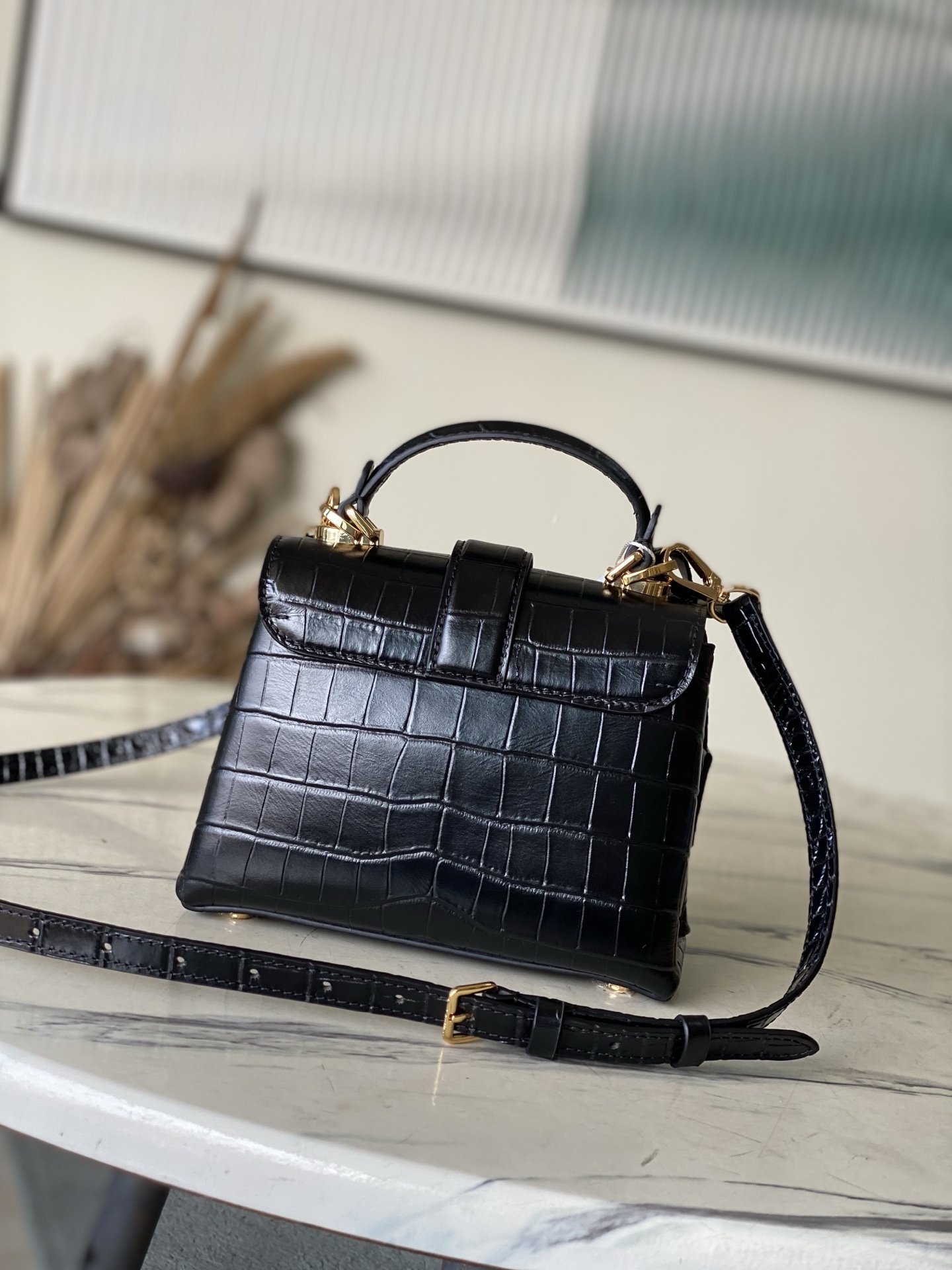 特级原厂皮 N98925 鳄鱼黑色小号 Rose des Vents 小号手袋取材光滑与粒面小牛皮勾勒雅