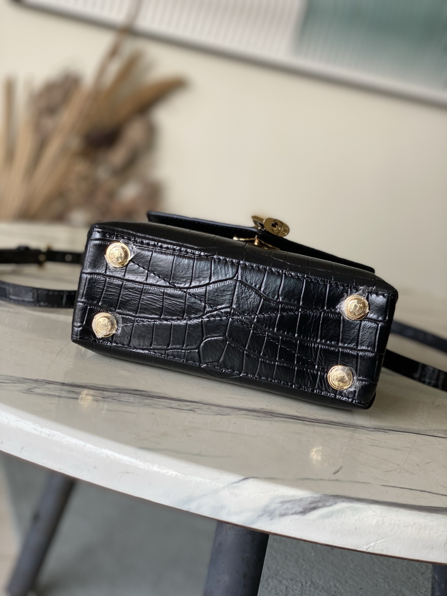 特级原厂皮 N98925 鳄鱼黑色小号 Rose des Vents 小号手袋取材光滑与粒面小牛皮勾勒雅