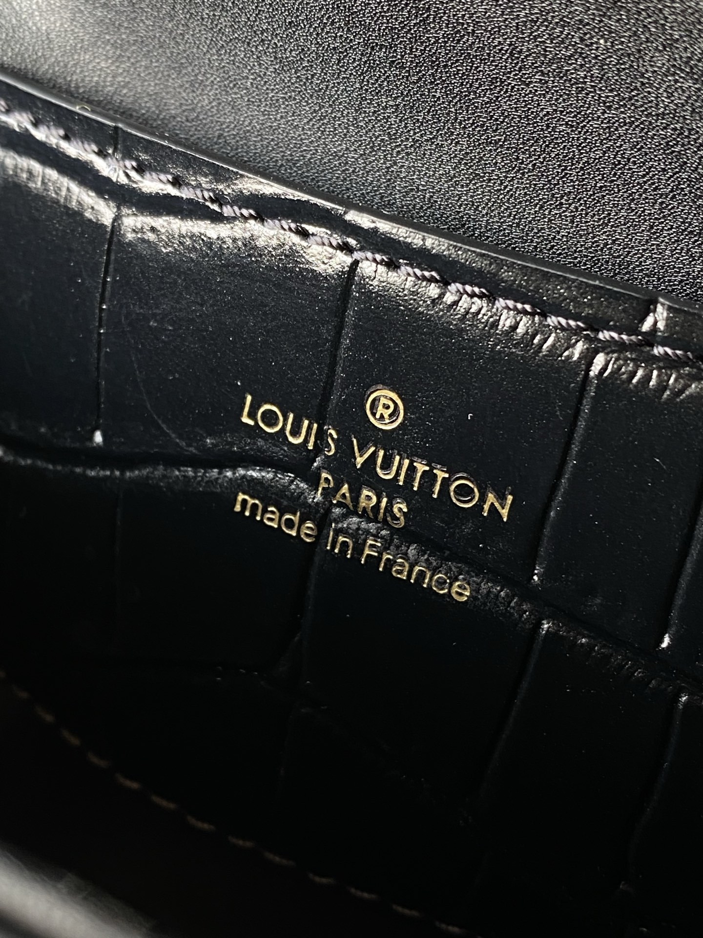 特级原厂皮 N98925 鳄鱼黑色小号 Rose des Vents 小号手袋取材光滑与粒面小牛皮勾勒雅