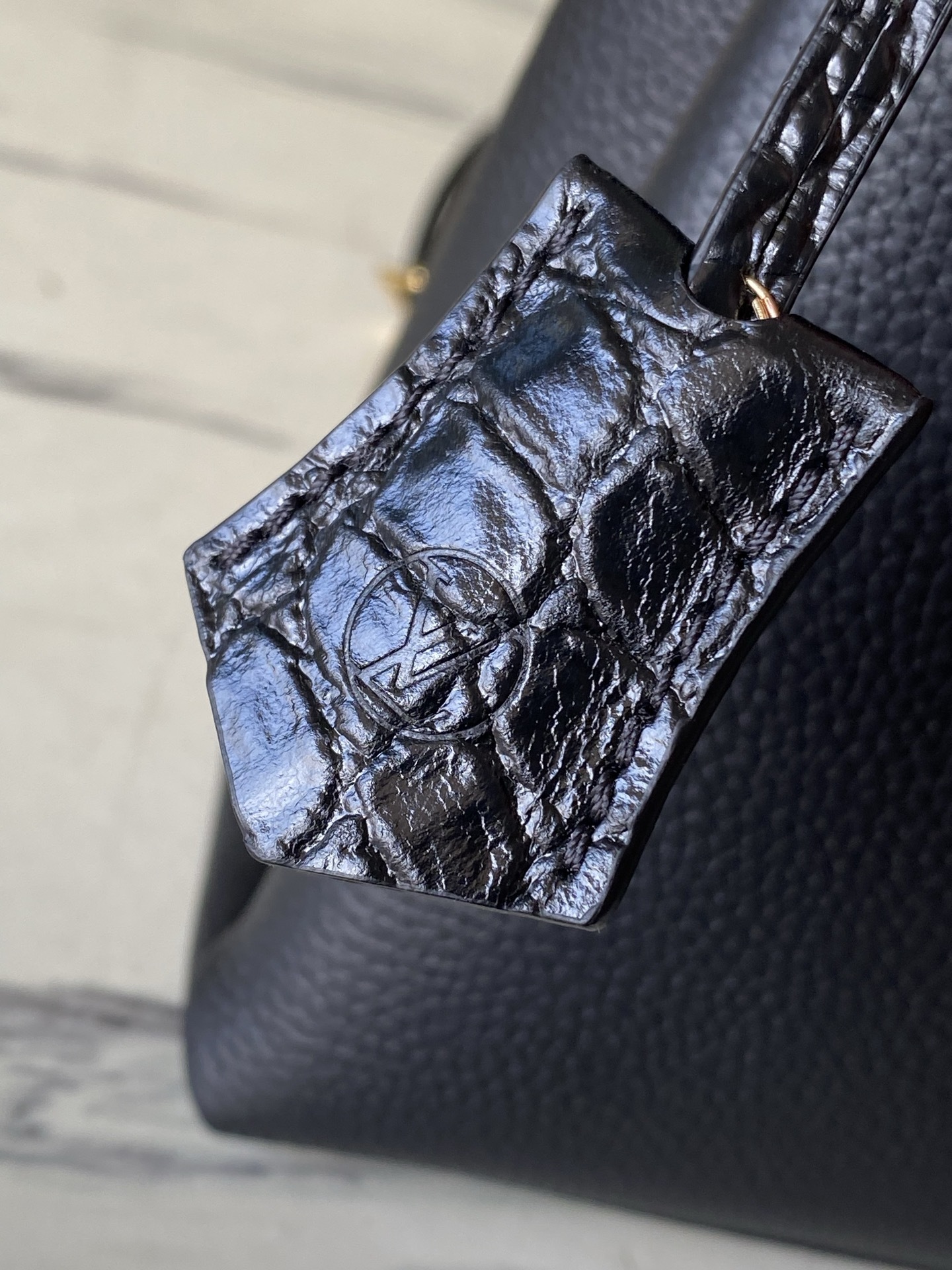 特级原厂皮 N80233 黑荔枝纹配鳄鱼中号 Rose des Vents 中号手袋取材光滑与粒面小牛皮