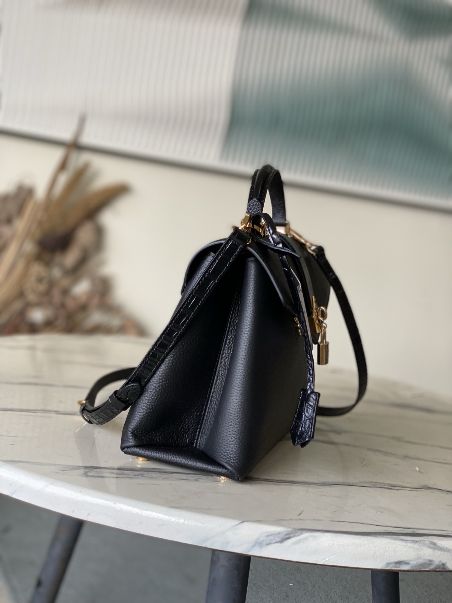 特级原厂皮 N80233 黑荔枝纹配鳄鱼中号 Rose des Vents 中号手袋取材光滑与粒面小牛皮