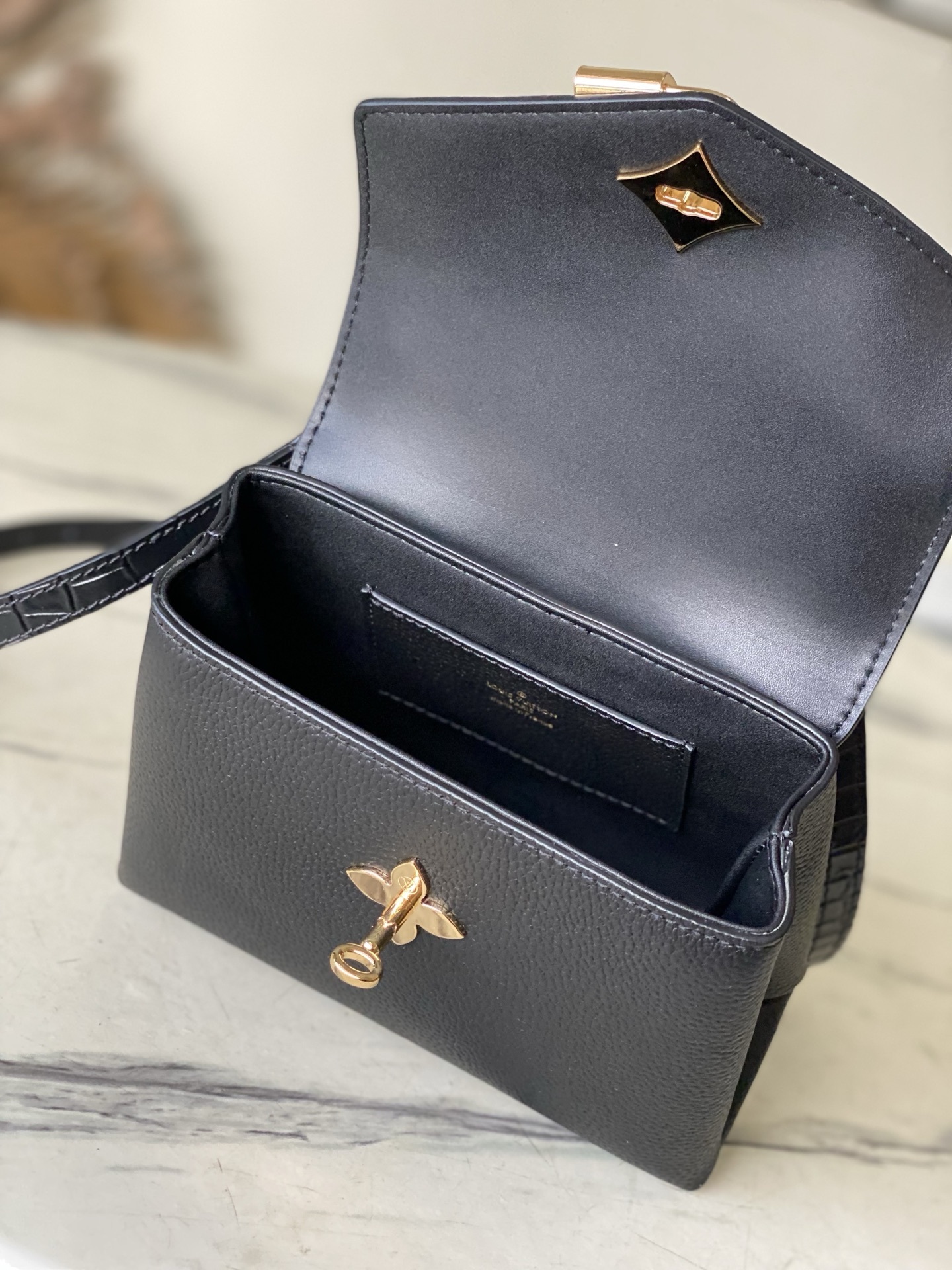 特级原厂皮 N80233 黑荔枝纹配鳄鱼纹小号 Rose des Vents 小号手袋取材光滑与粒面小牛