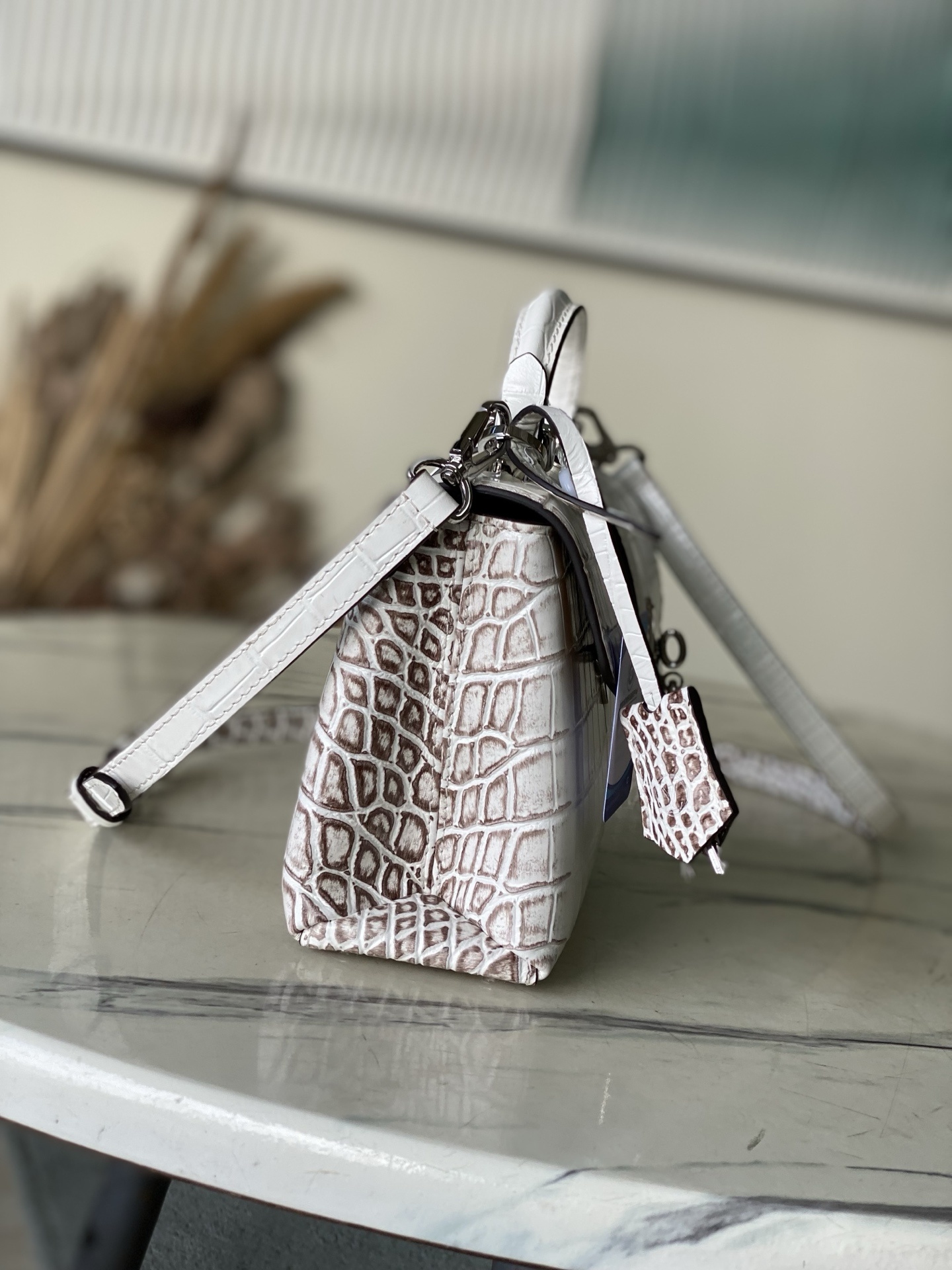 特级原厂皮 N84714 喜马拉雅白小号 Rose des Vents 小号手袋取材光滑与粒面小牛皮勾勒