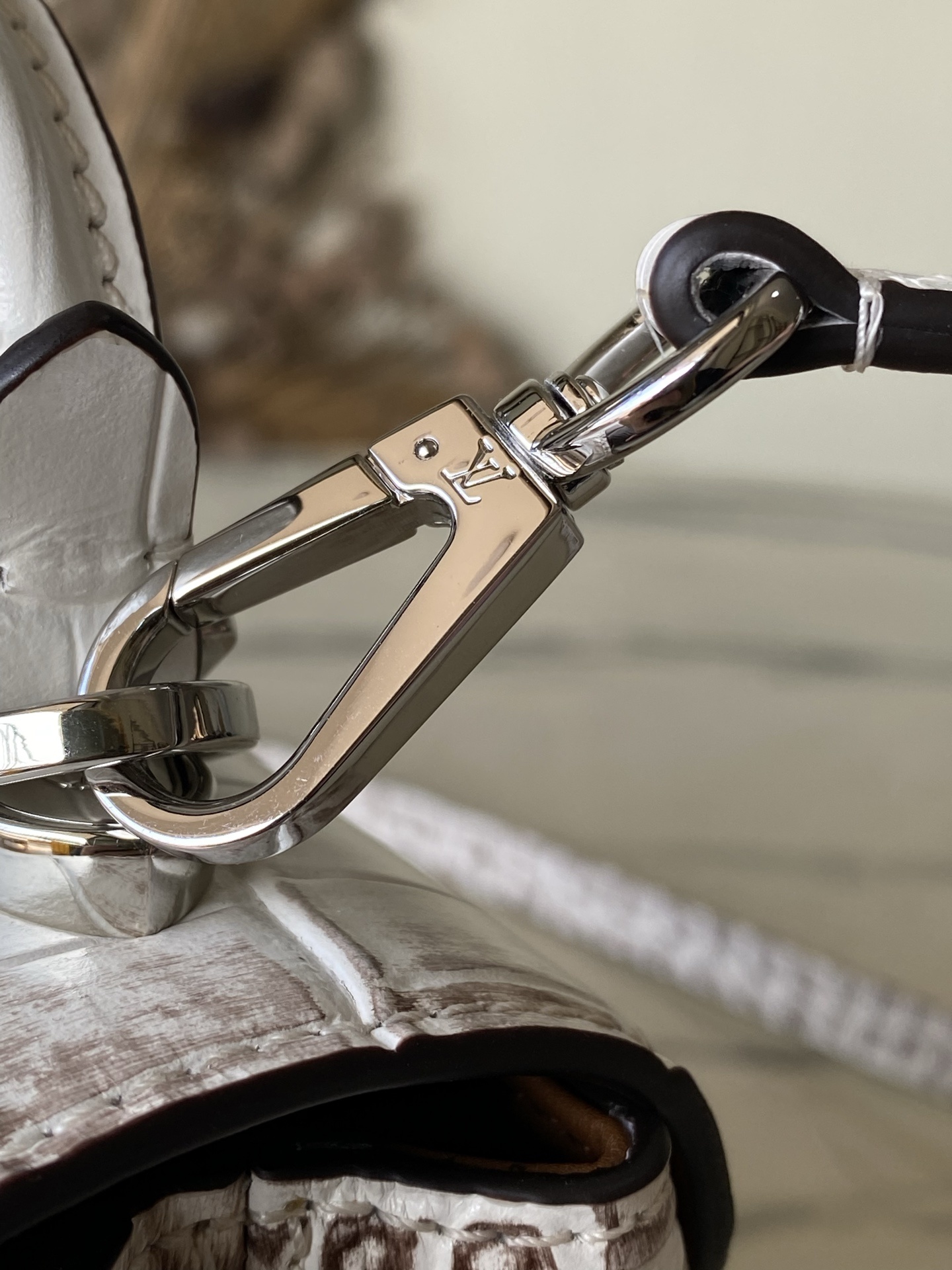 特级原厂皮 N84714 喜马拉雅白小号 Rose des Vents 小号手袋取材光滑与粒面小牛皮勾勒