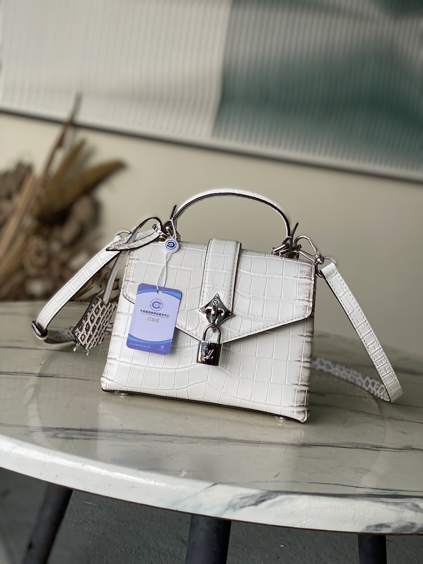 特级原厂皮 N84714 喜马拉雅白小号 Rose des Vents 小号手袋取材光滑与粒面小牛皮勾勒