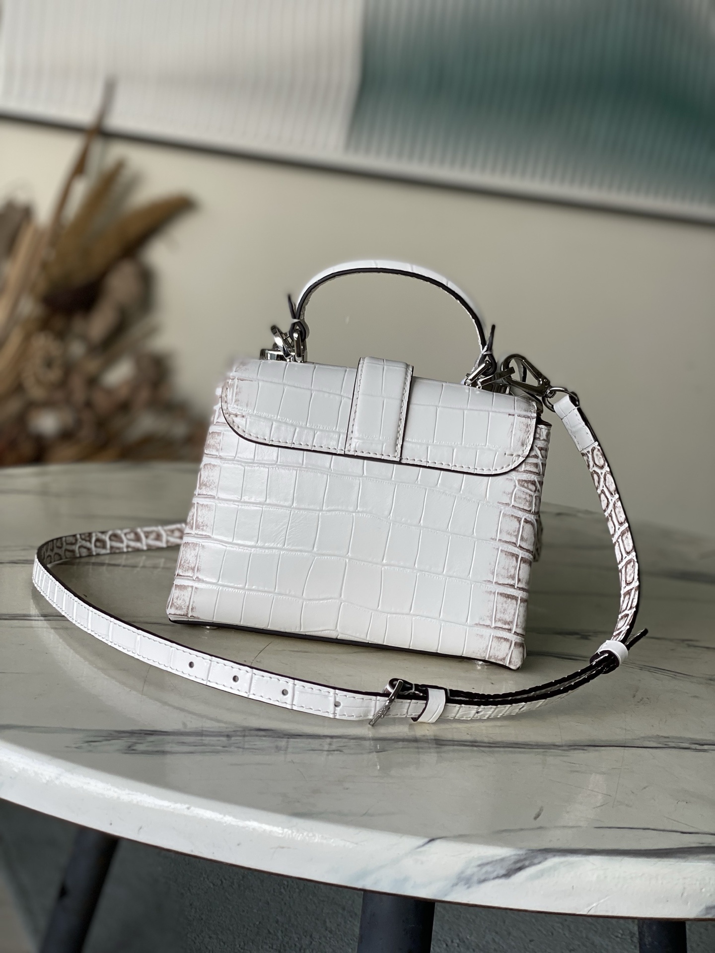 特级原厂皮 N84714 喜马拉雅白小号 Rose des Vents 小号手袋取材光滑与粒面小牛皮勾勒