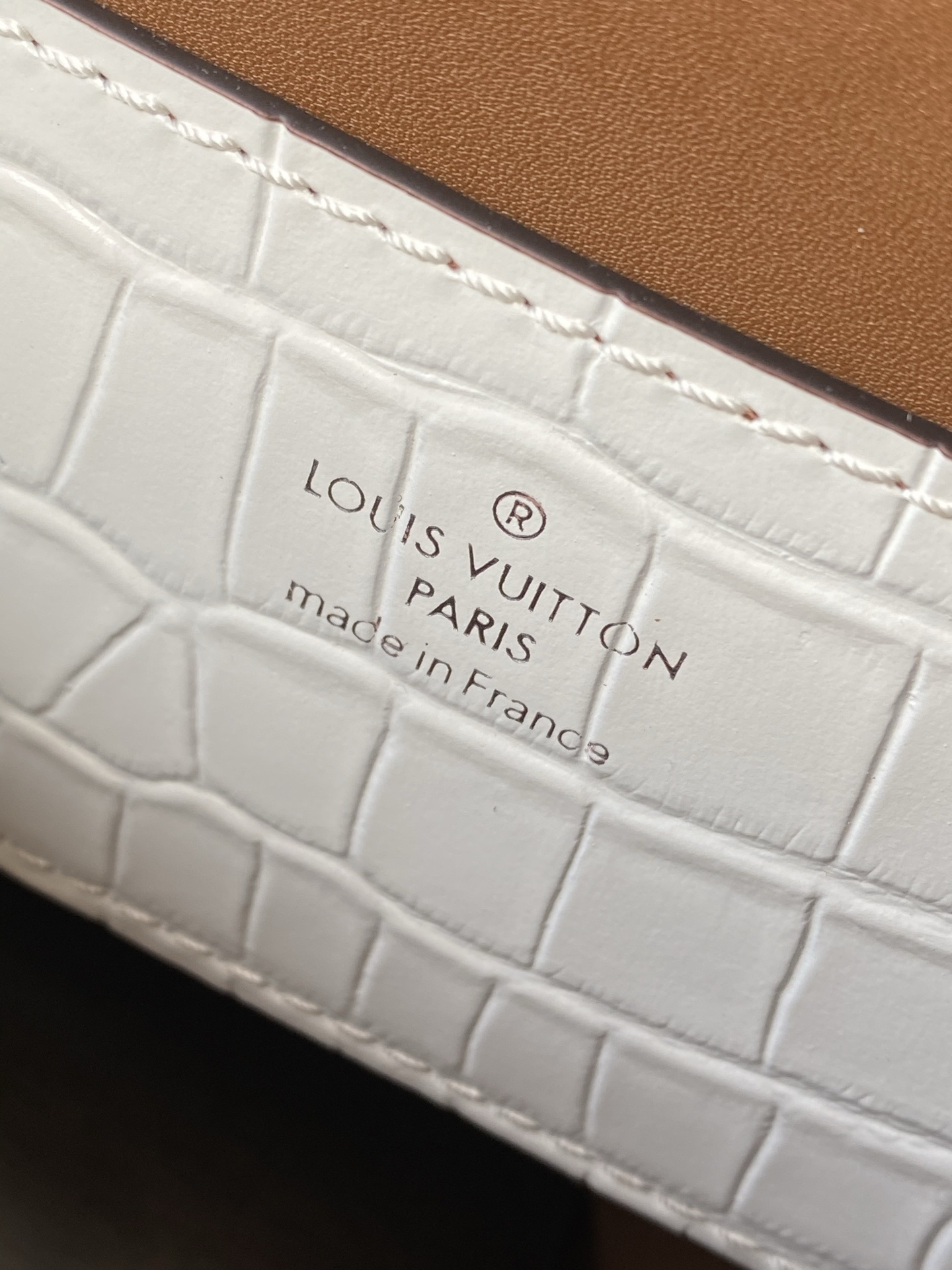 特级原厂皮 N84714 喜马拉雅白小号 Rose des Vents 小号手袋取材光滑与粒面小牛皮勾勒