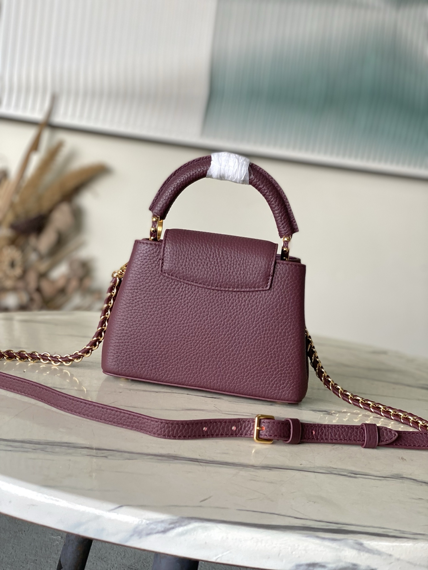 特级原厂皮 M25893 迷你 酒红链条款 此款Capucines 手袋呈现柔美清新的色调 令人眼前一亮