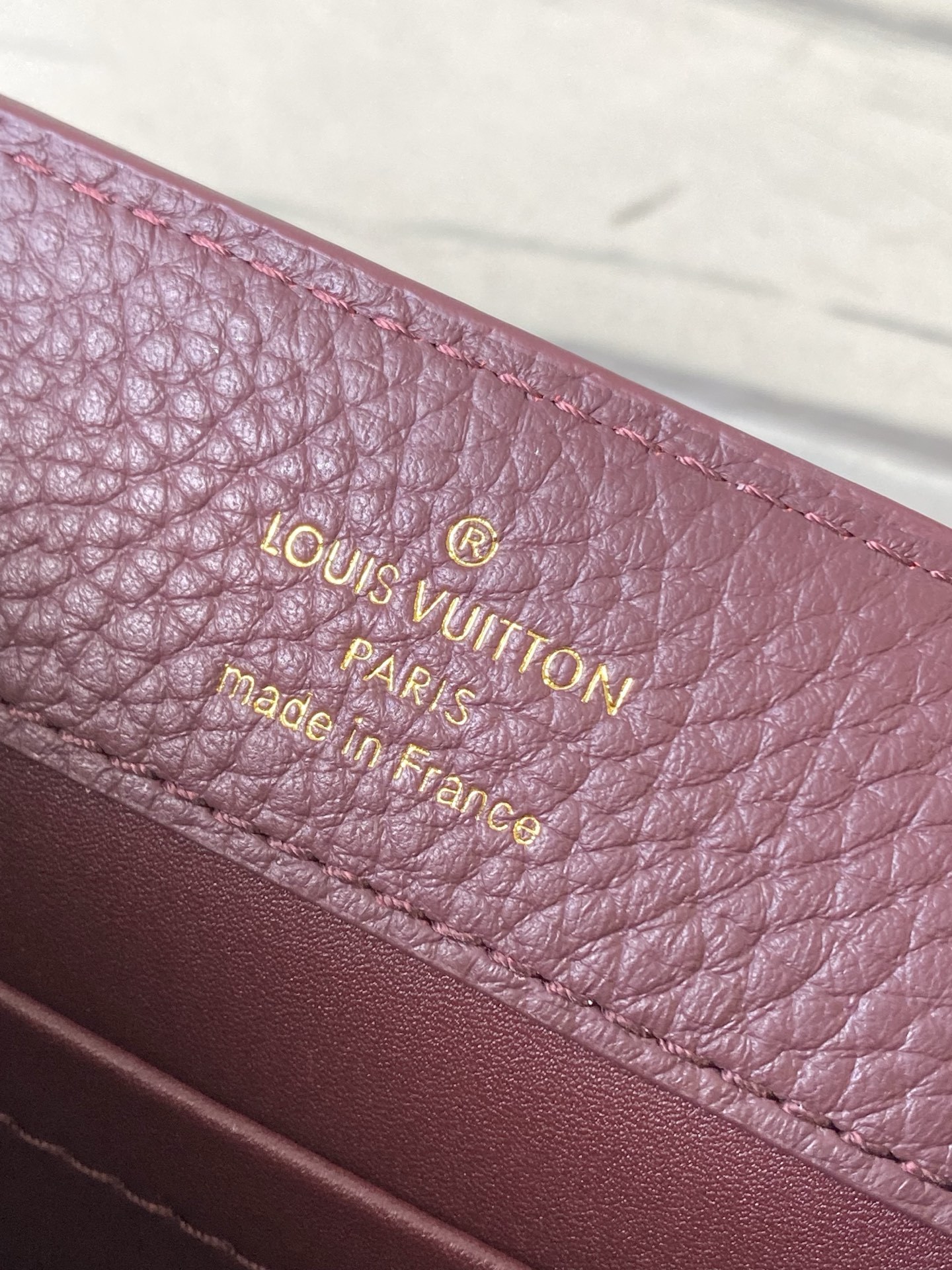 特级原厂皮 M25893 迷你 酒红链条款 此款Capucines 手袋呈现柔美清新的色调 令人眼前一亮