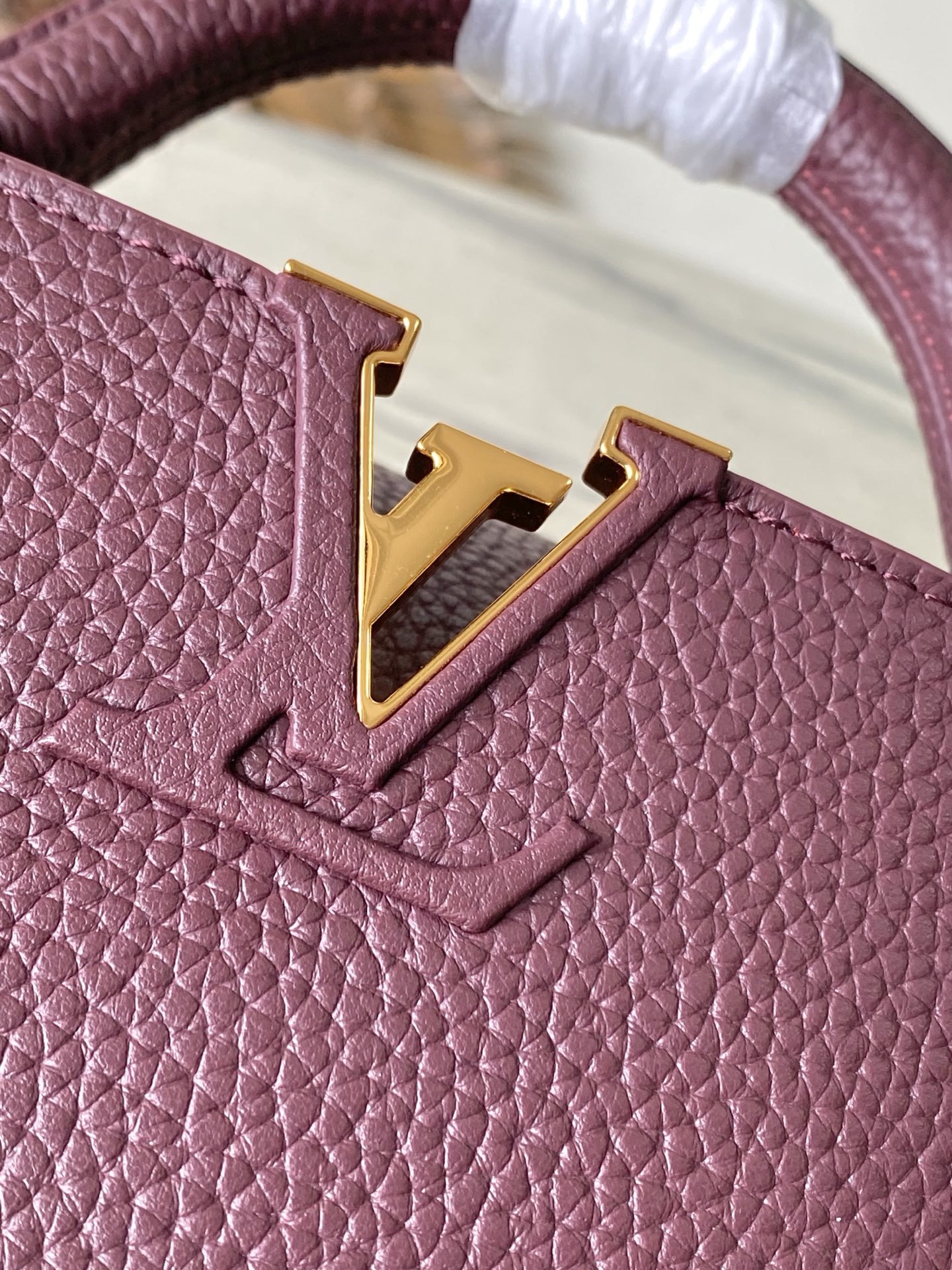 特级原厂皮 M25893 迷你 酒红链条款 此款Capucines 手袋呈现柔美清新的色调 令人眼前一亮