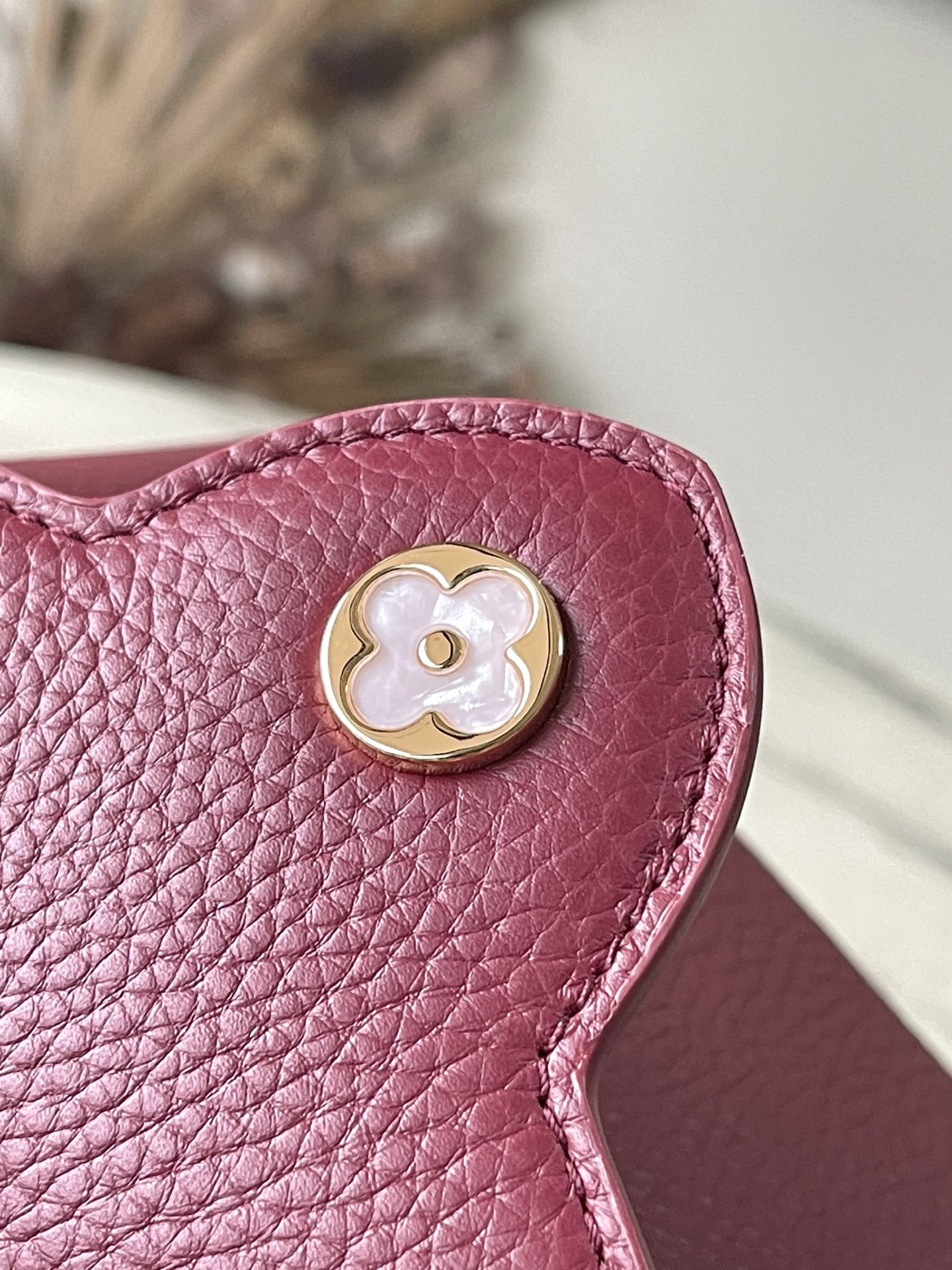 特级原厂皮 M11341 枣红金 本款Capucines mini手袋取材经典Taurillon 牛皮革