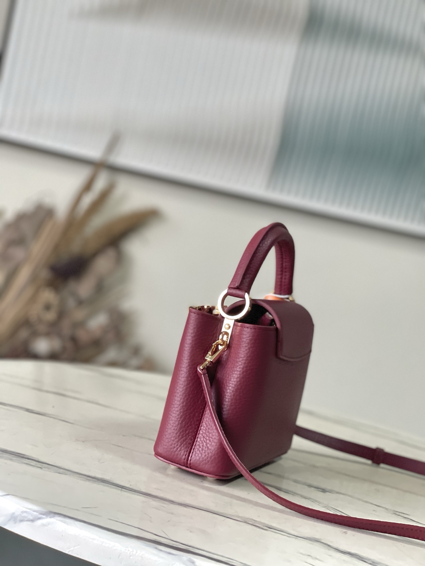 特级原厂皮 M11341 枣红金 本款Capucines mini手袋取材经典Taurillon 牛皮革