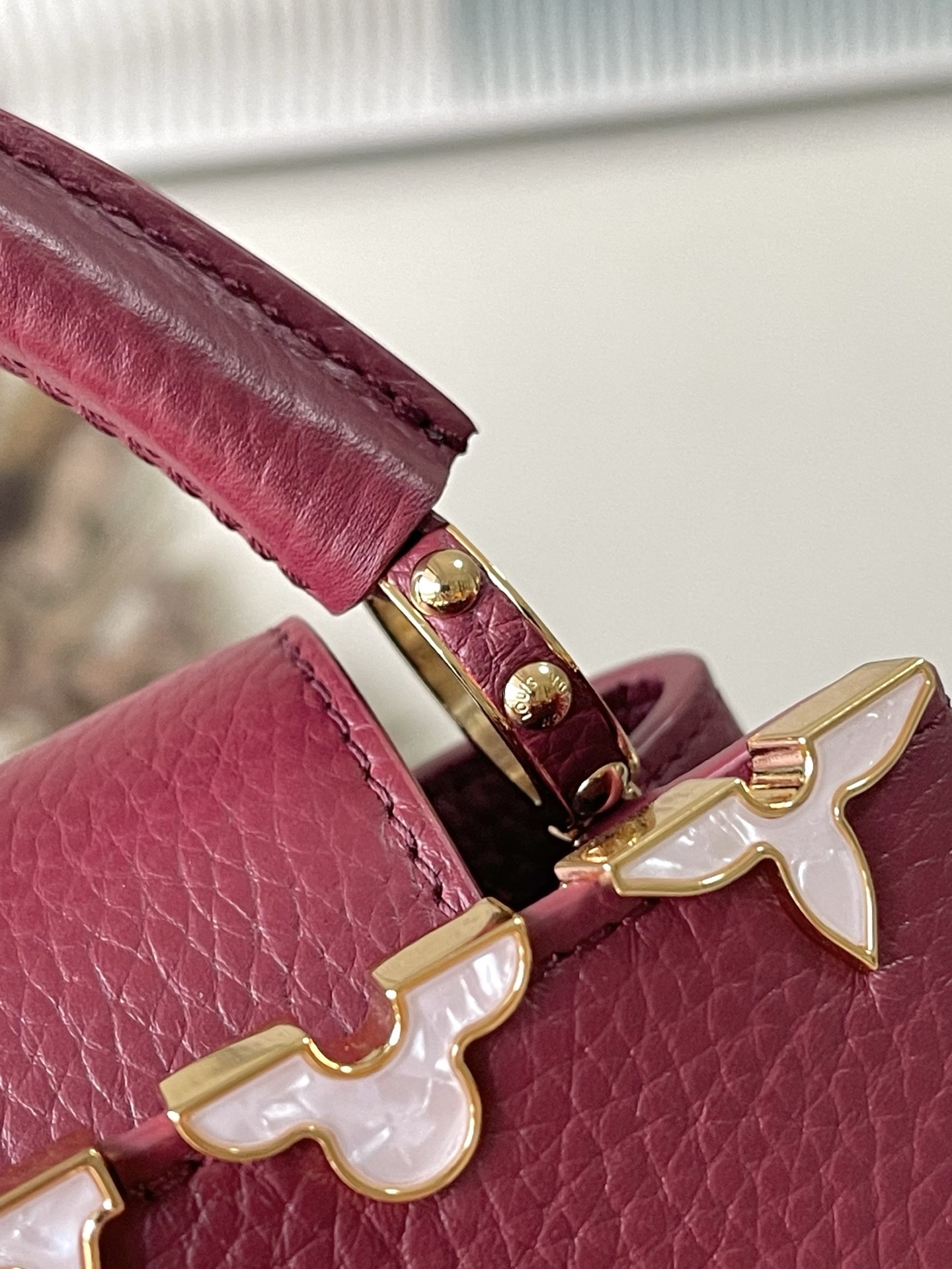 特级原厂皮 M11341 枣红金 本款Capucines mini手袋取材经典Taurillon 牛皮革