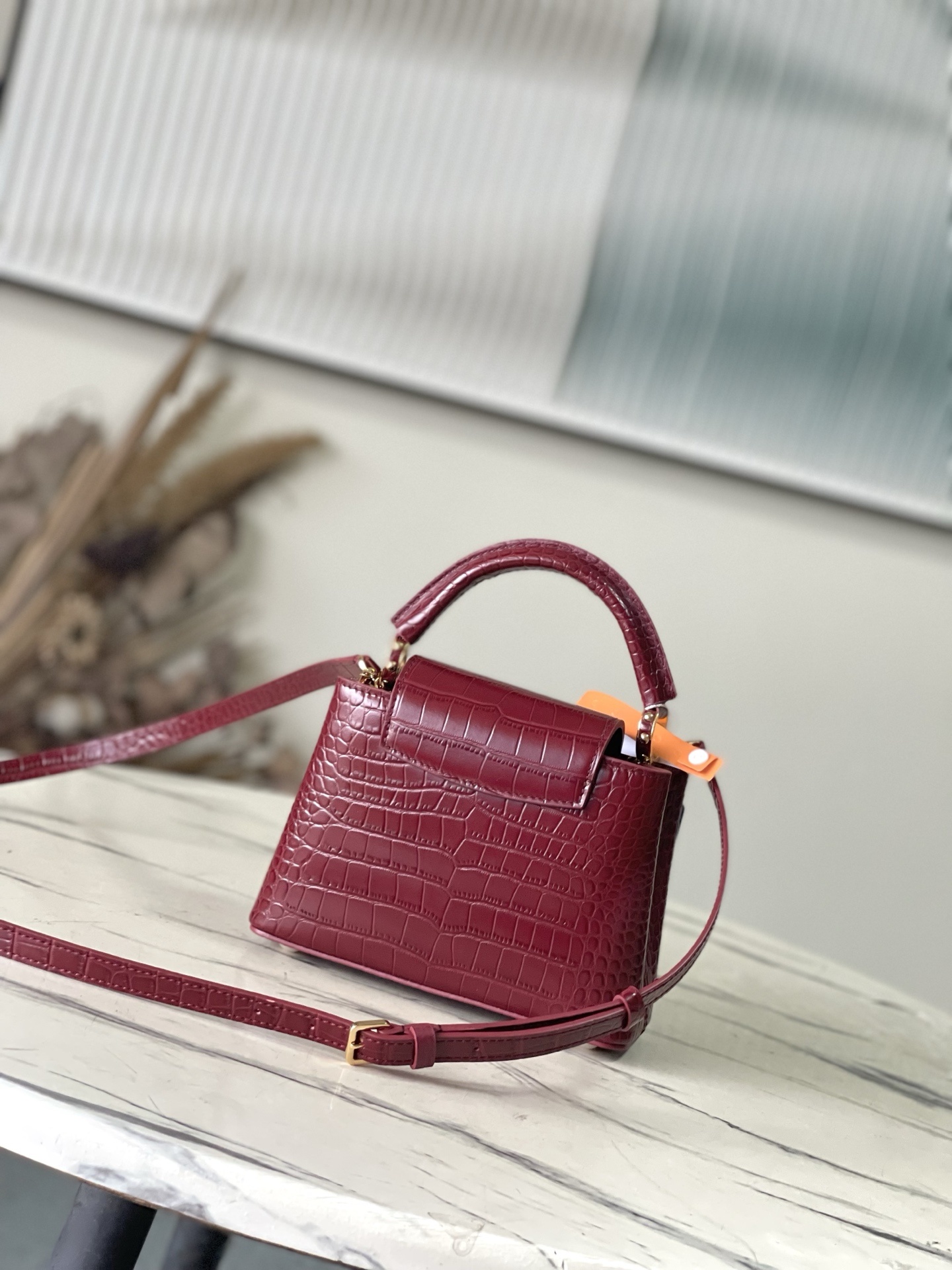 特级原厂皮 M86153 酒红色(鳄鱼纹-花卉白贝母)高贵的鳄鱼皮纹,奢华的山羊皮衬里,闪亮的金属饰件,