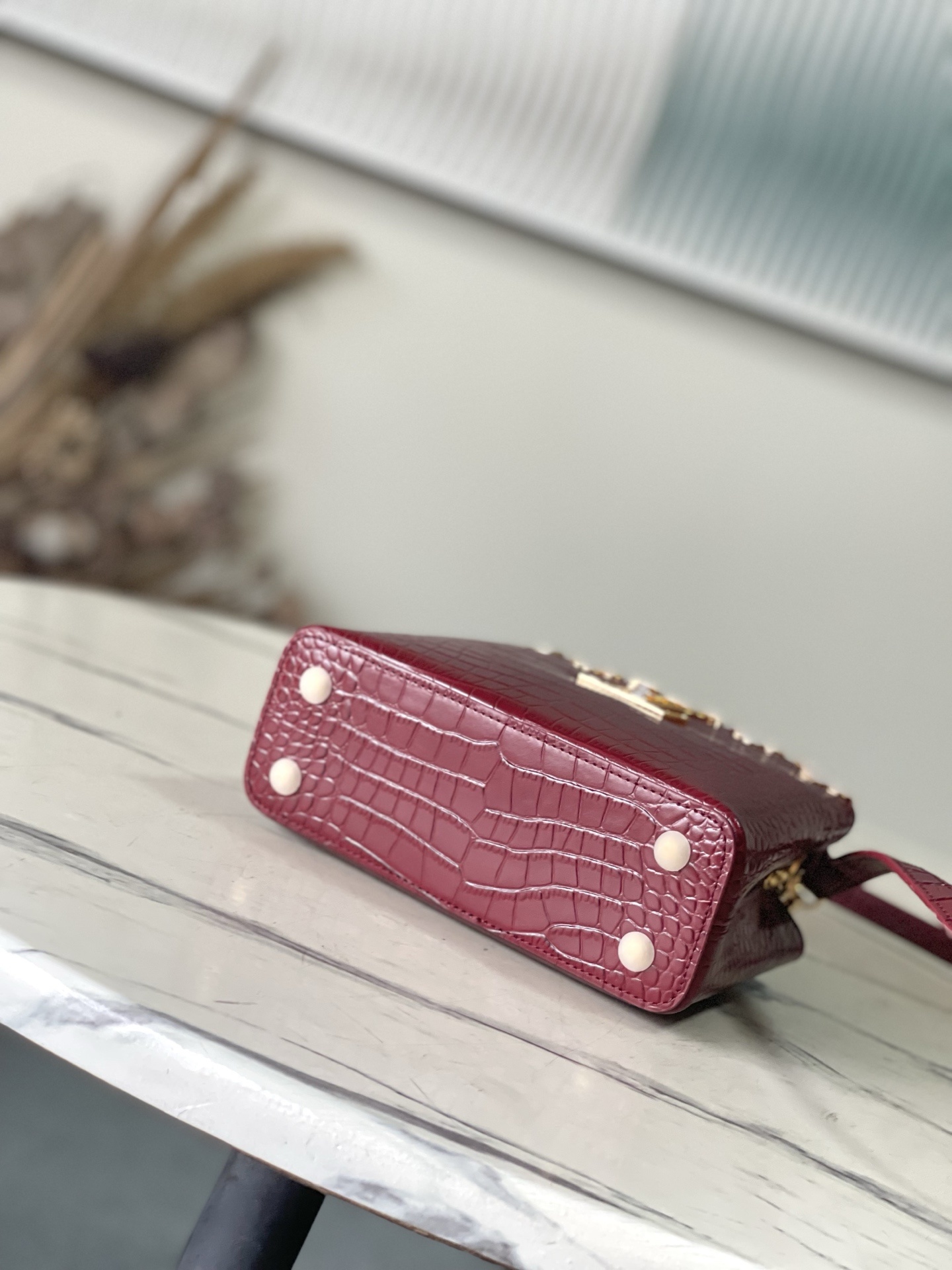 特级原厂皮 M86153 酒红色(鳄鱼纹-花卉白贝母)高贵的鳄鱼皮纹,奢华的山羊皮衬里,闪亮的金属饰件,