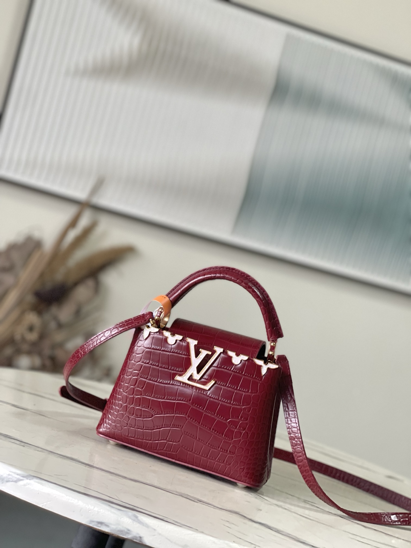 特级原厂皮 M86153 酒红色（鳄鱼纹-花卉白贝母）高贵的鳄鱼皮纹，奢华的山羊皮衬里，闪亮的金属饰件，