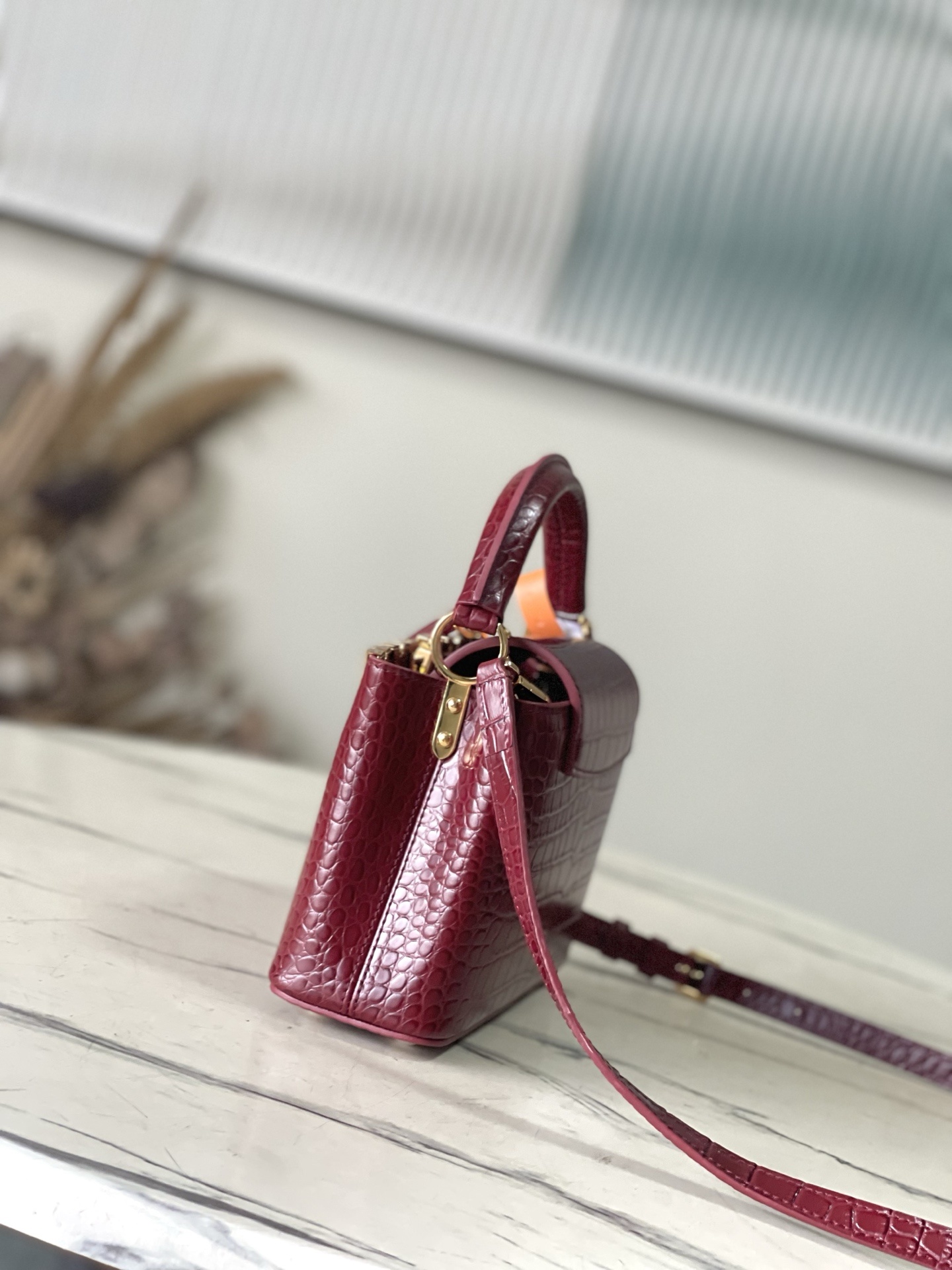 特级原厂皮 M86153 酒红色(鳄鱼纹-花卉白贝母)高贵的鳄鱼皮纹,奢华的山羊皮衬里,闪亮的金属饰件,