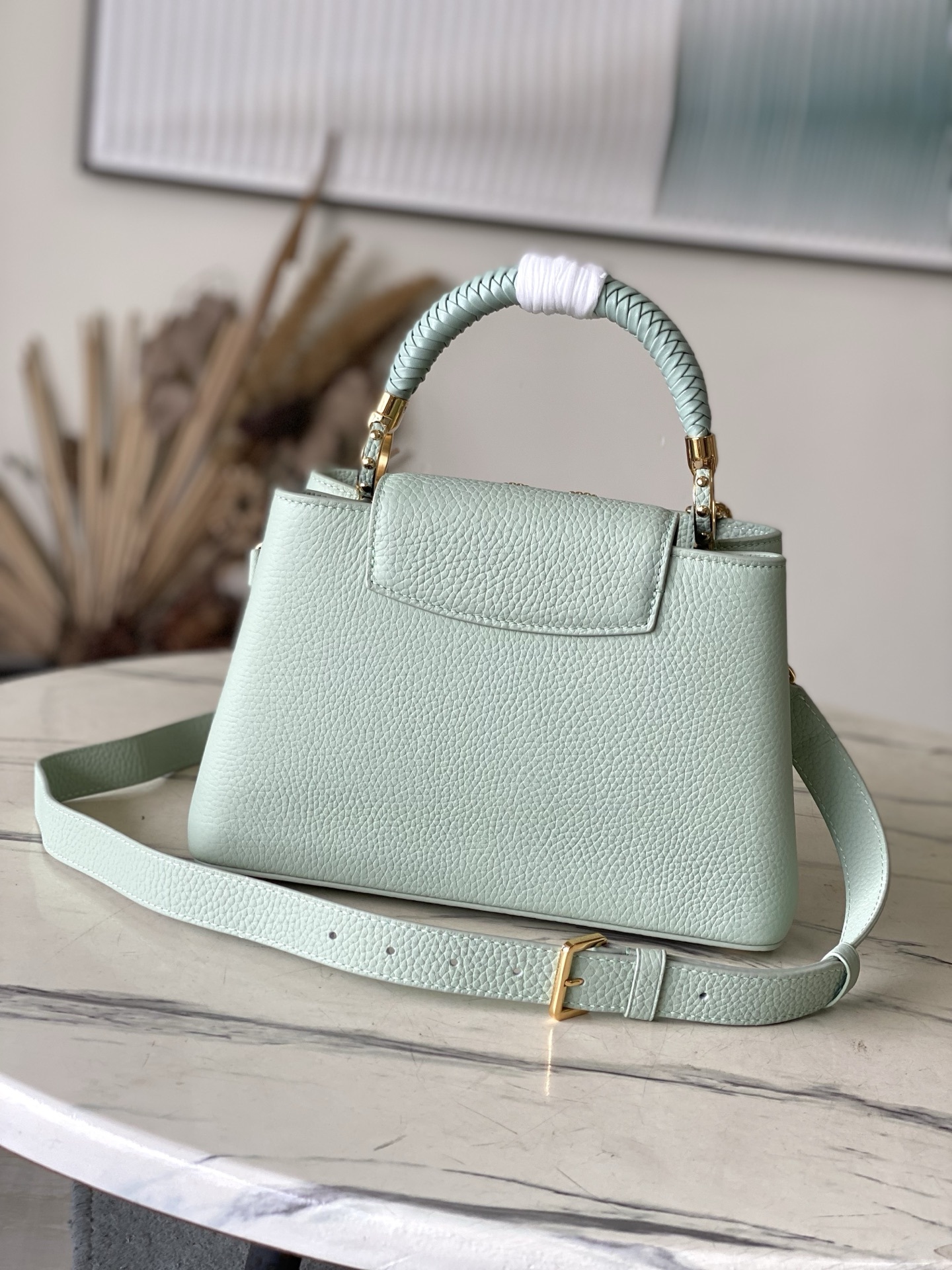 特级原厂皮 M15157 牛油果绿小号 Capucines系列以1854年路易威登开设首家门店的巴黎街道