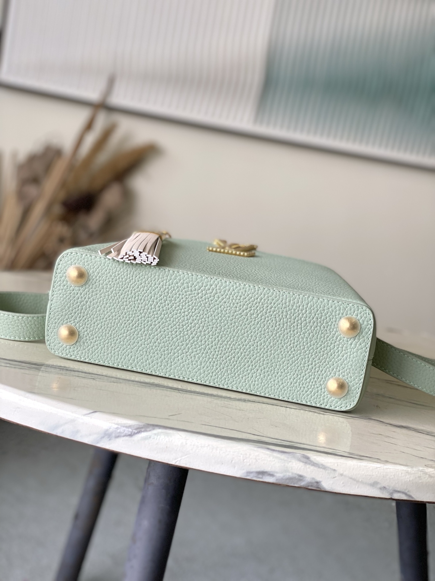 特级原厂皮 M15157 牛油果绿小号 Capucines系列以1854年路易威登开设首家门店的巴黎街道