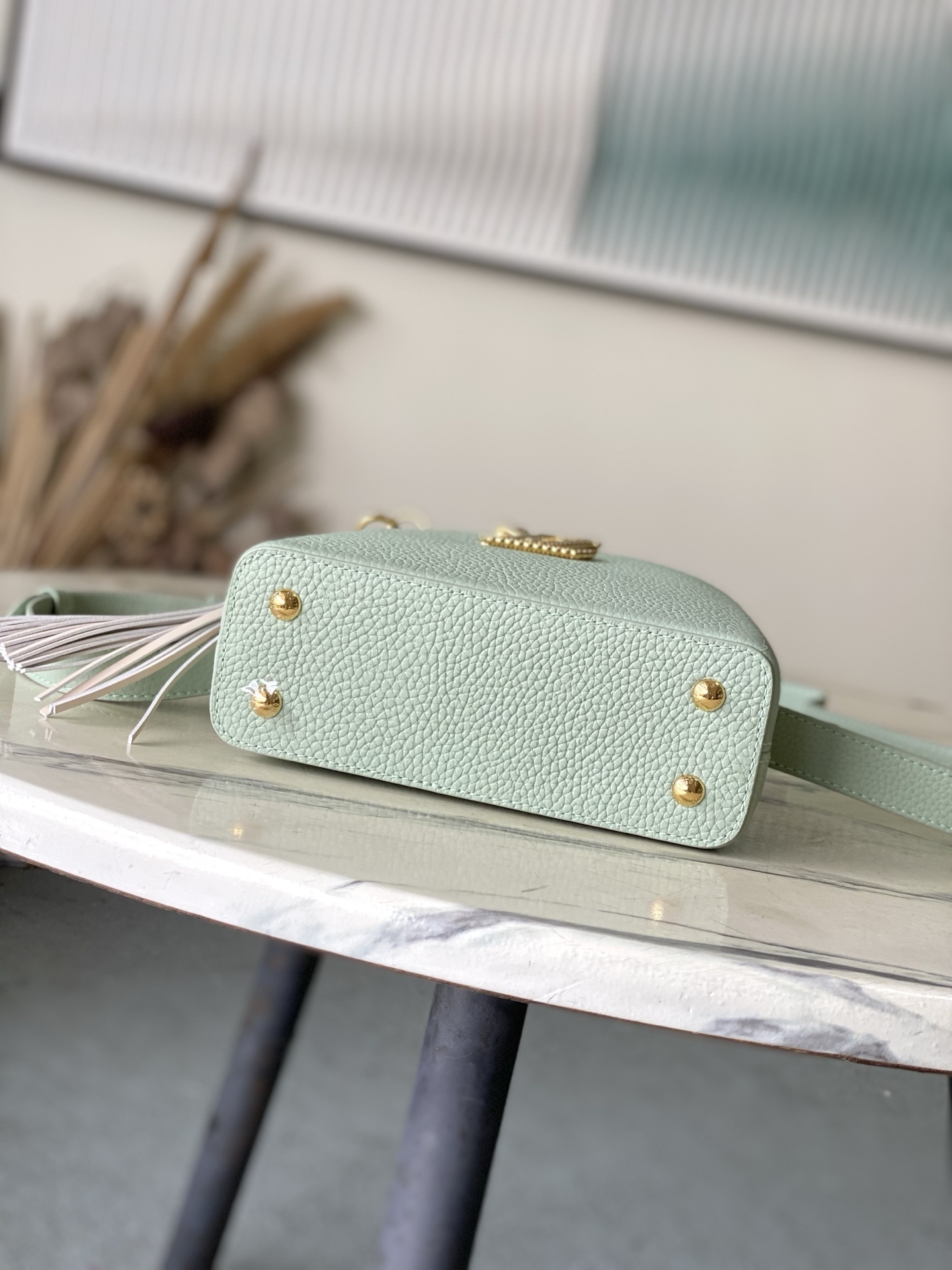 特级原厂皮 M15157 牛油果绿迷你 Capucines系列以1854年路易威登开设首家门店的巴黎街道