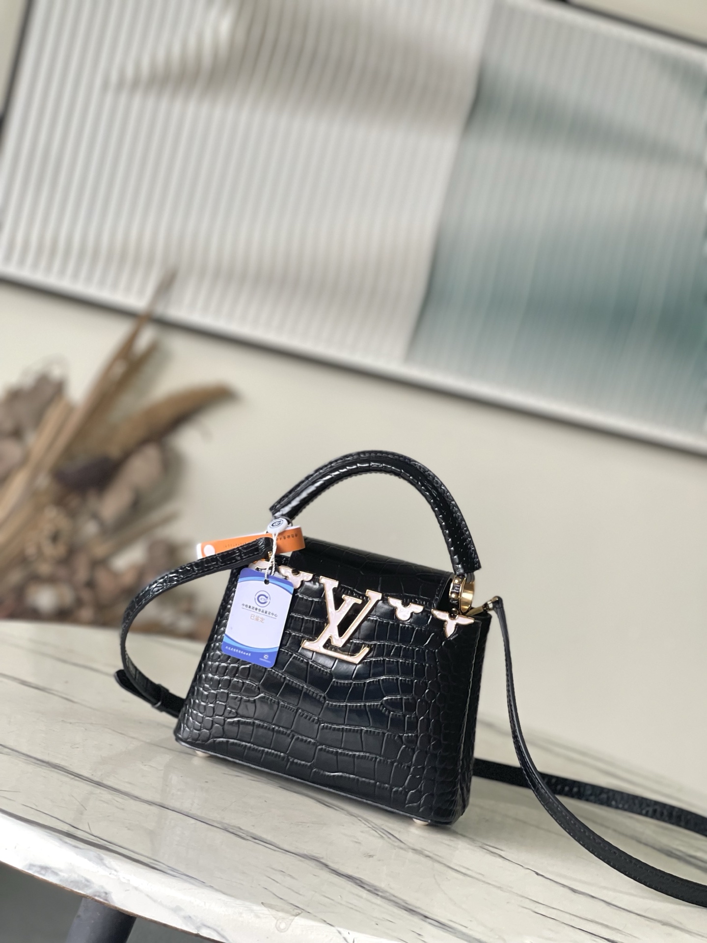 特级原厂皮 N86154 黑色迷你 本款 Capucines mini 手袋以莹润贝壳描绘 Monogr