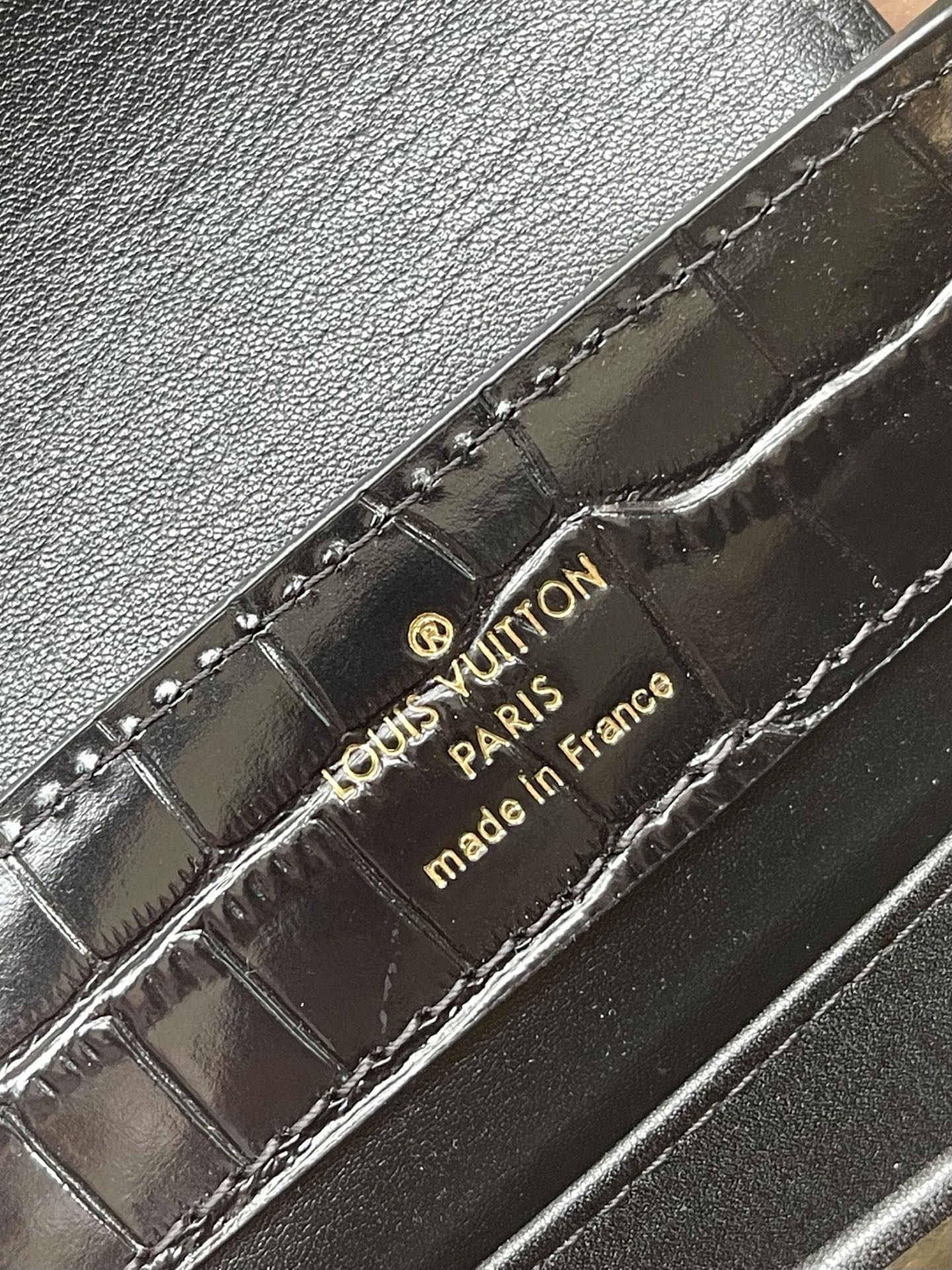 特级原厂皮 N86154 黑色迷你 本款 Capucines mini 手袋以莹润贝壳描绘 Monogr