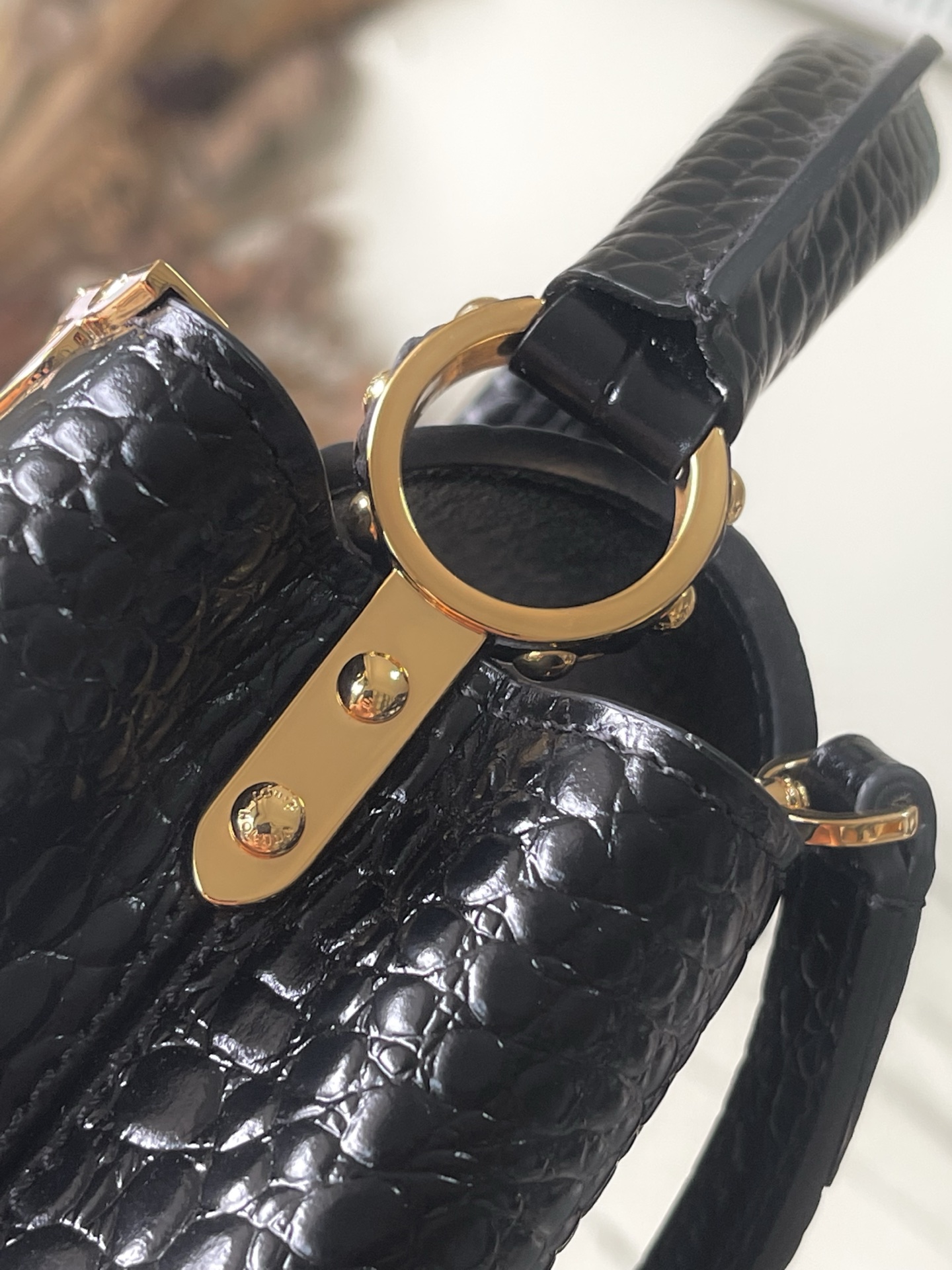 特级原厂皮 N86154 黑色迷你 本款 Capucines mini 手袋以莹润贝壳描绘 Monogr