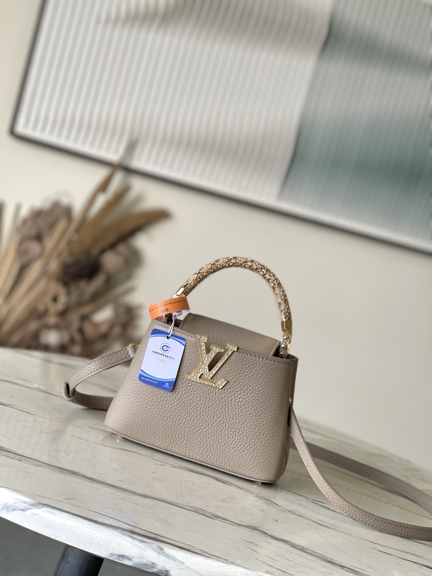 特级原厂皮 M14177 灰色 特级全钢五金 动态163 本款 Capucines 迷你手袋出自 Exc