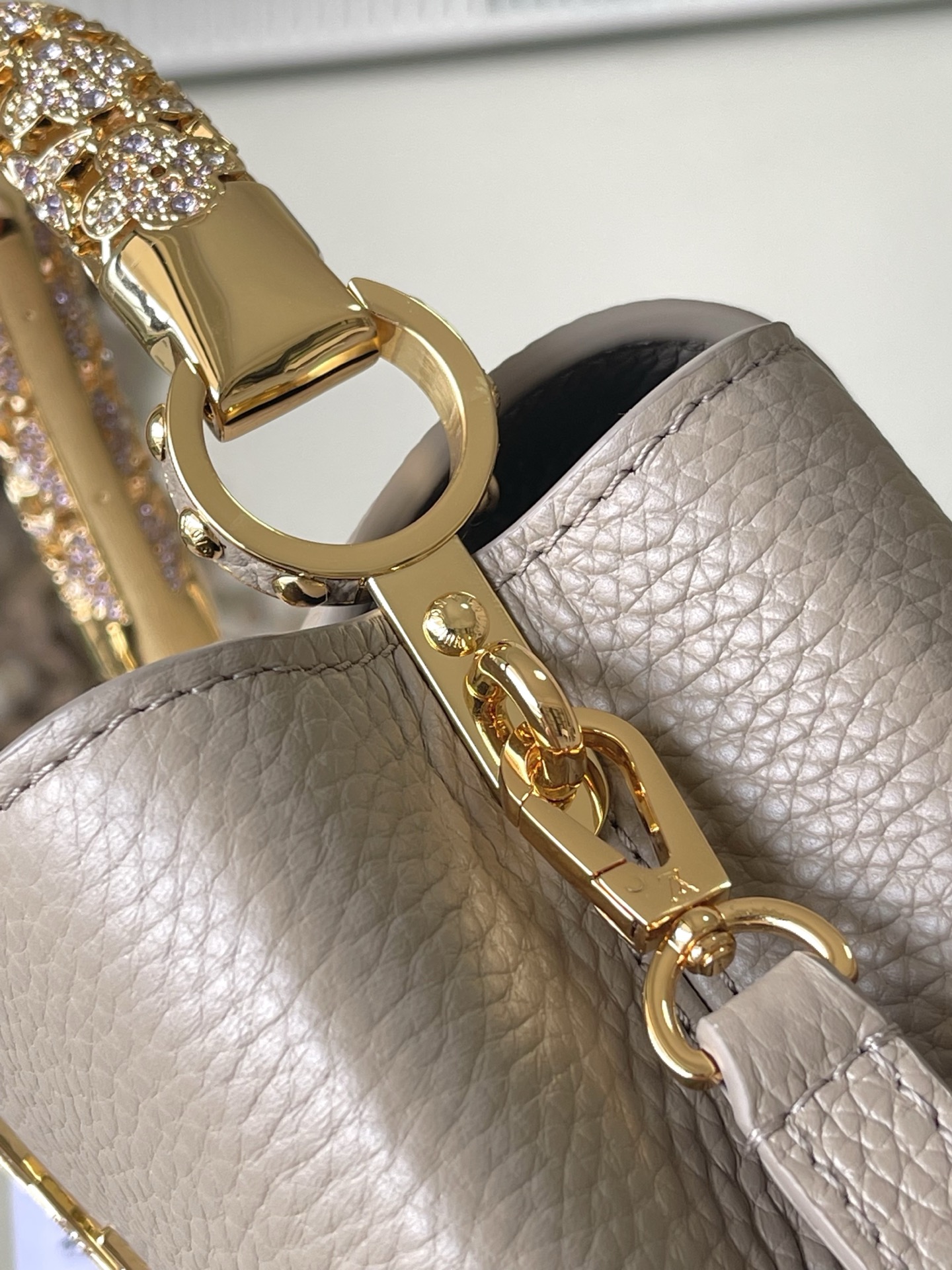 特级原厂皮 M14177 灰色 特级全钢五金 动态163 本款 Capucines 迷你手袋出自 Exc