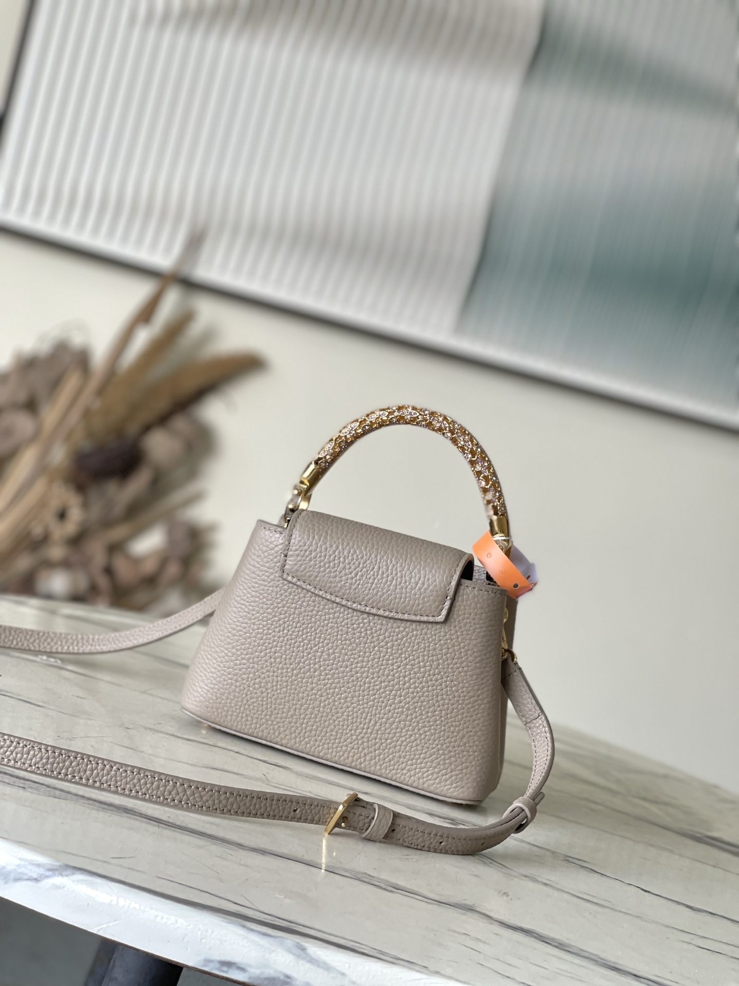 特级原厂皮 M14177 灰色 特级全钢五金 动态163 本款 Capucines 迷你手袋出自 Exc